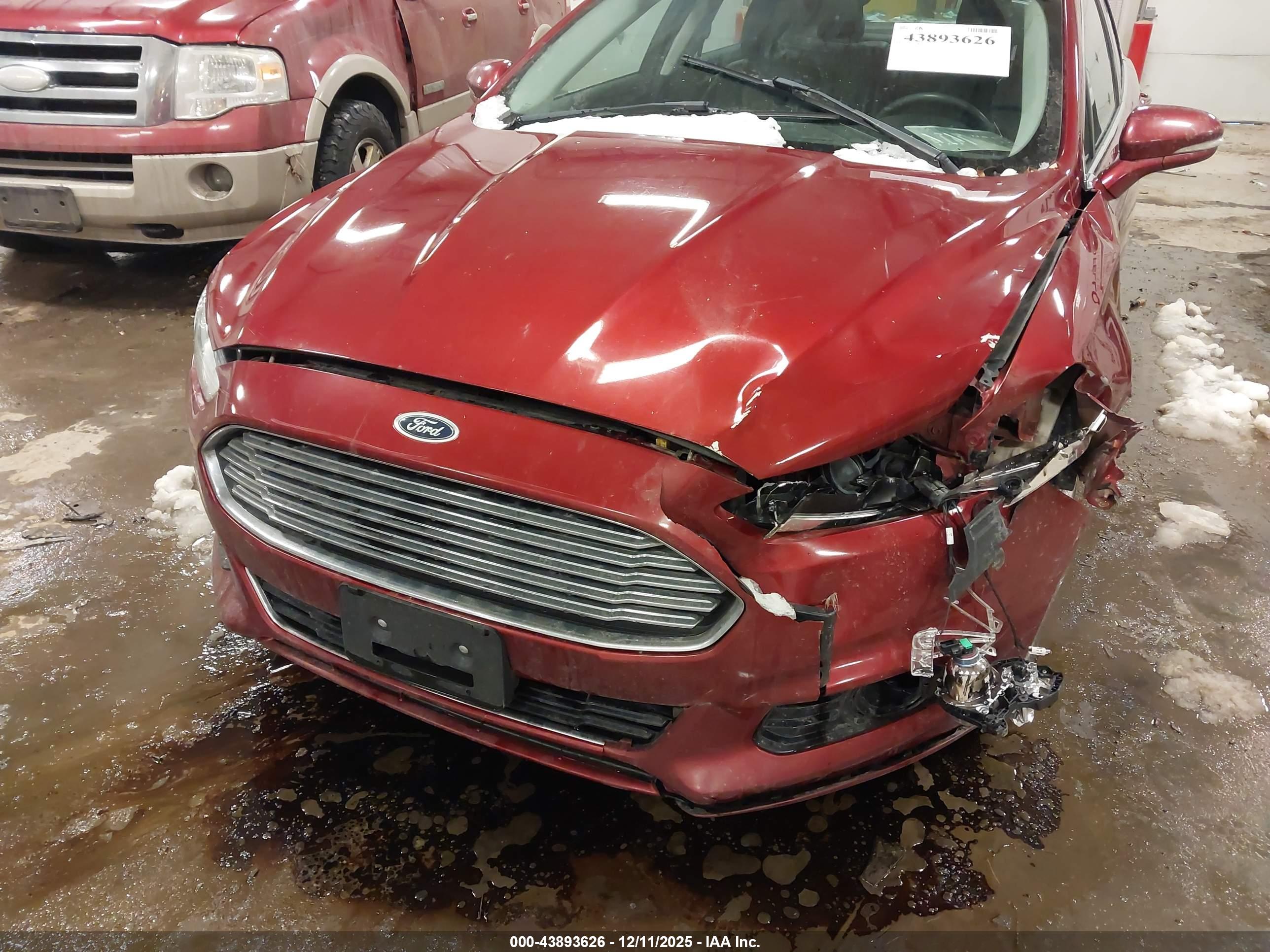 FORD FUSION image 6