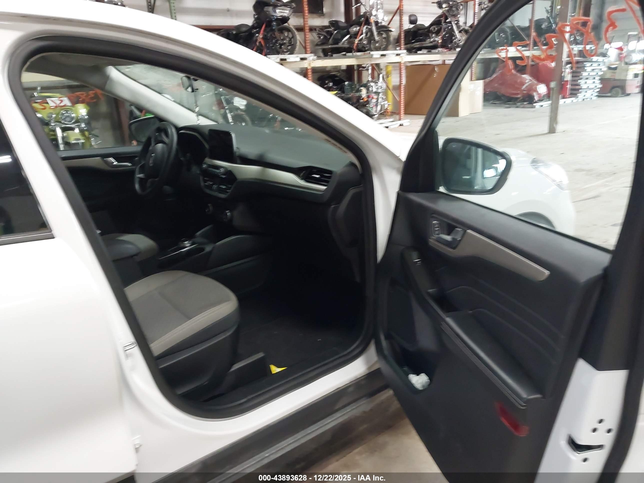 FORD ESCAPE image 5