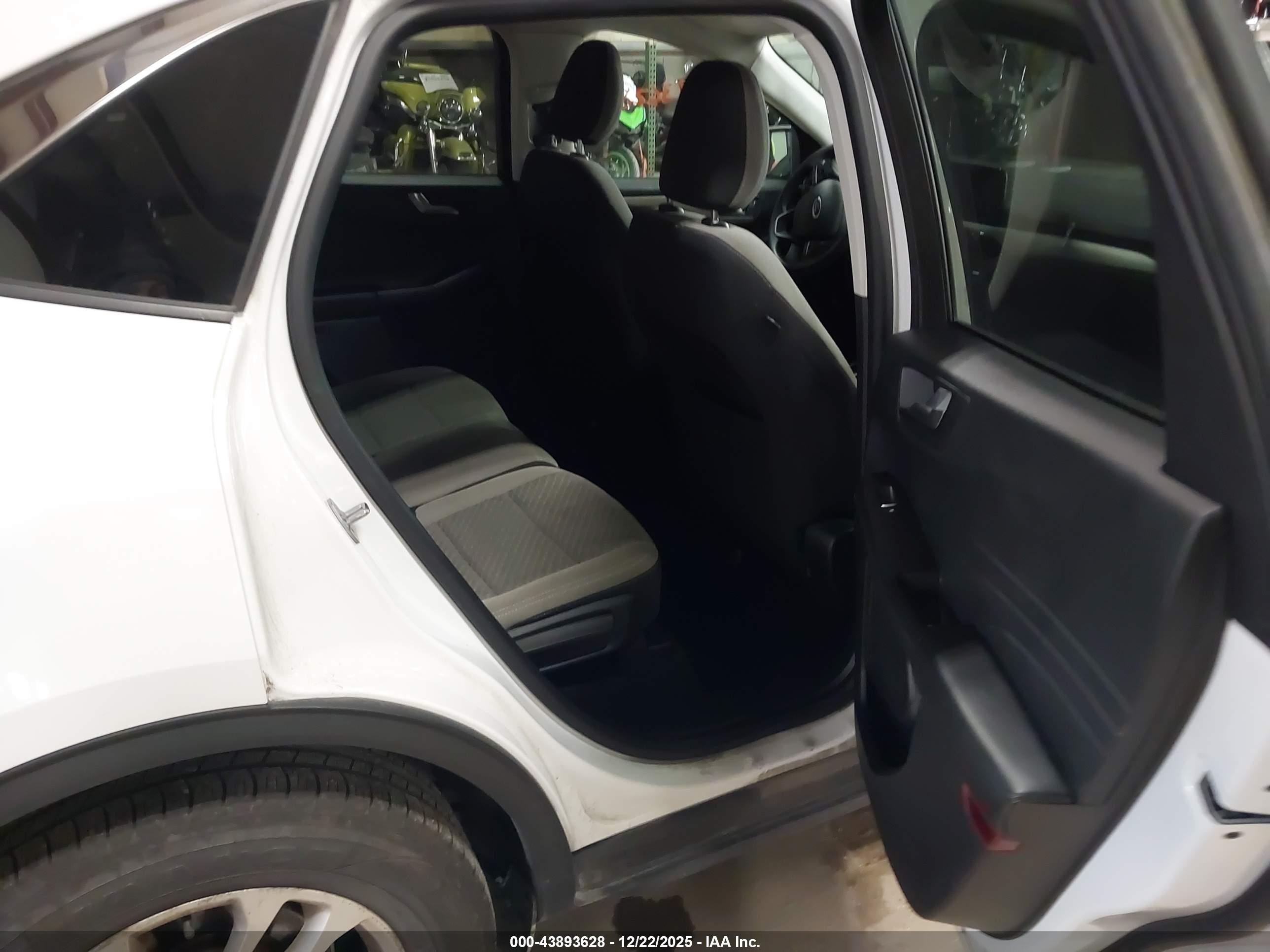 FORD ESCAPE image 8