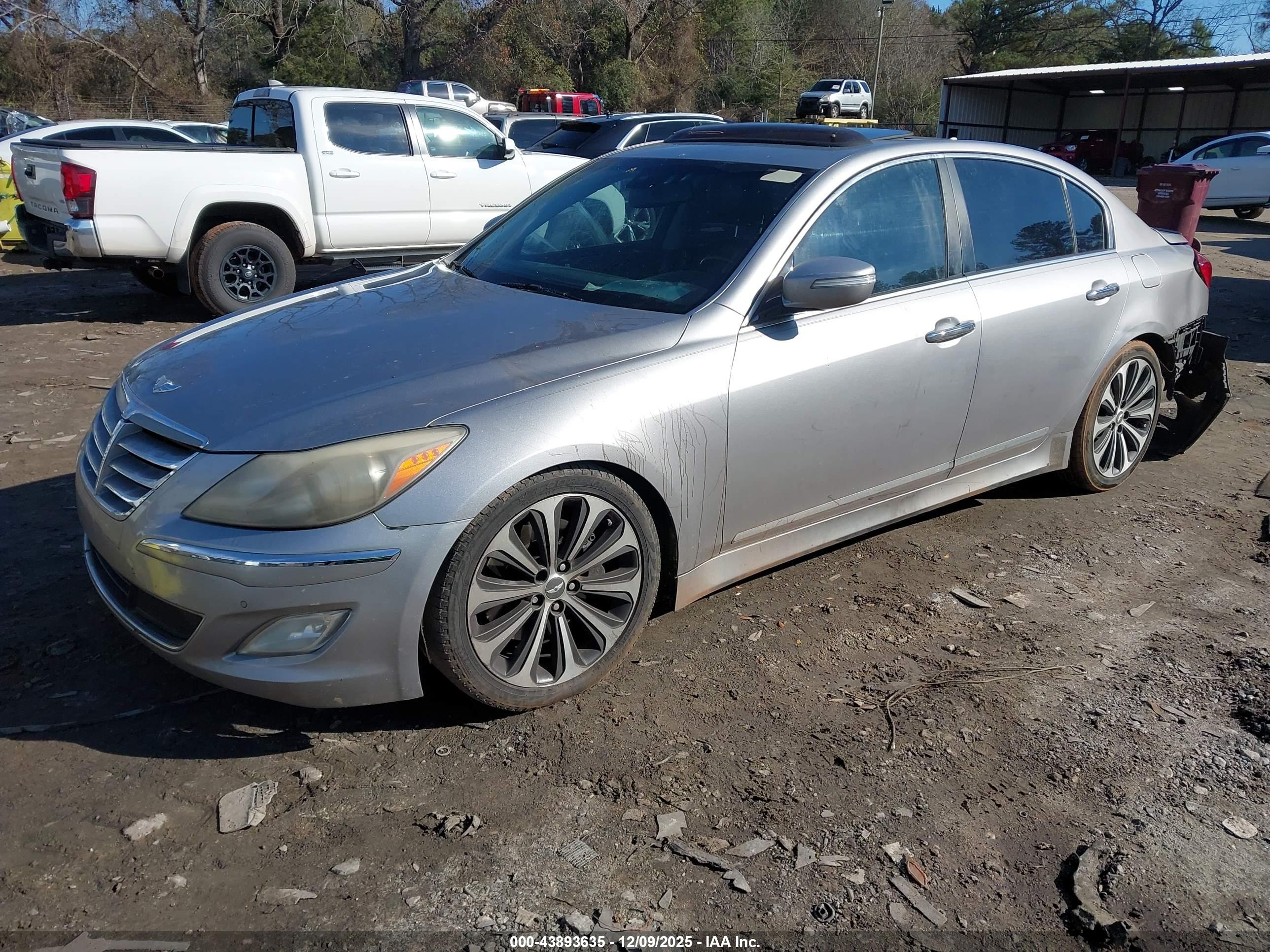 HYUNDAI GENESIS image 2