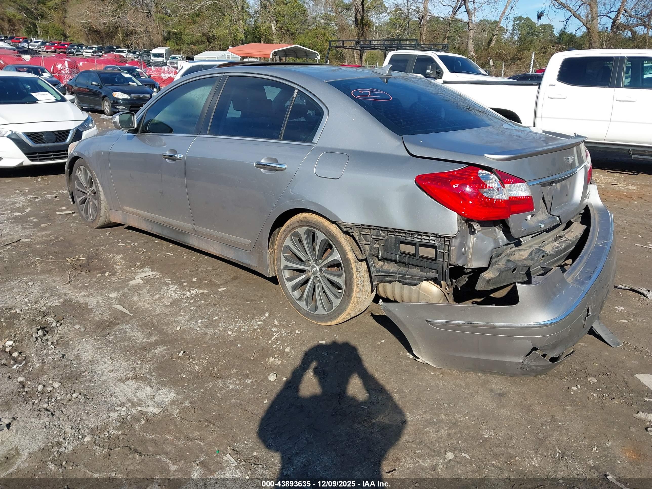 HYUNDAI GENESIS image 3
