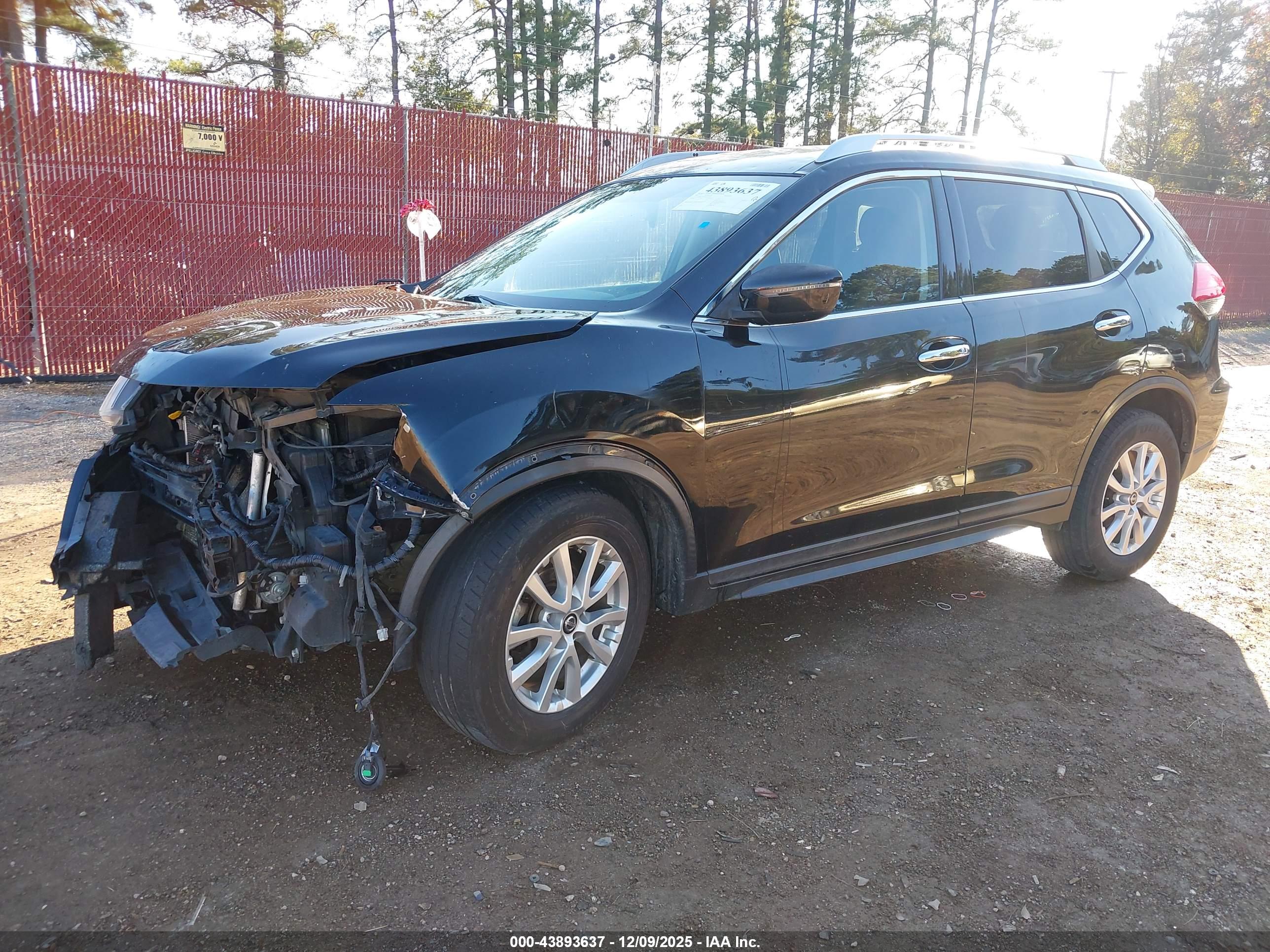NISSAN ROGUE image 2