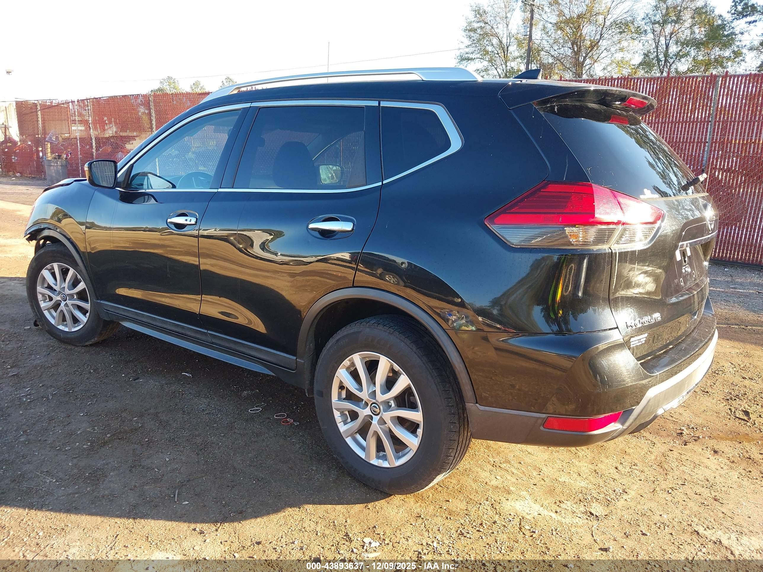 NISSAN ROGUE image 3