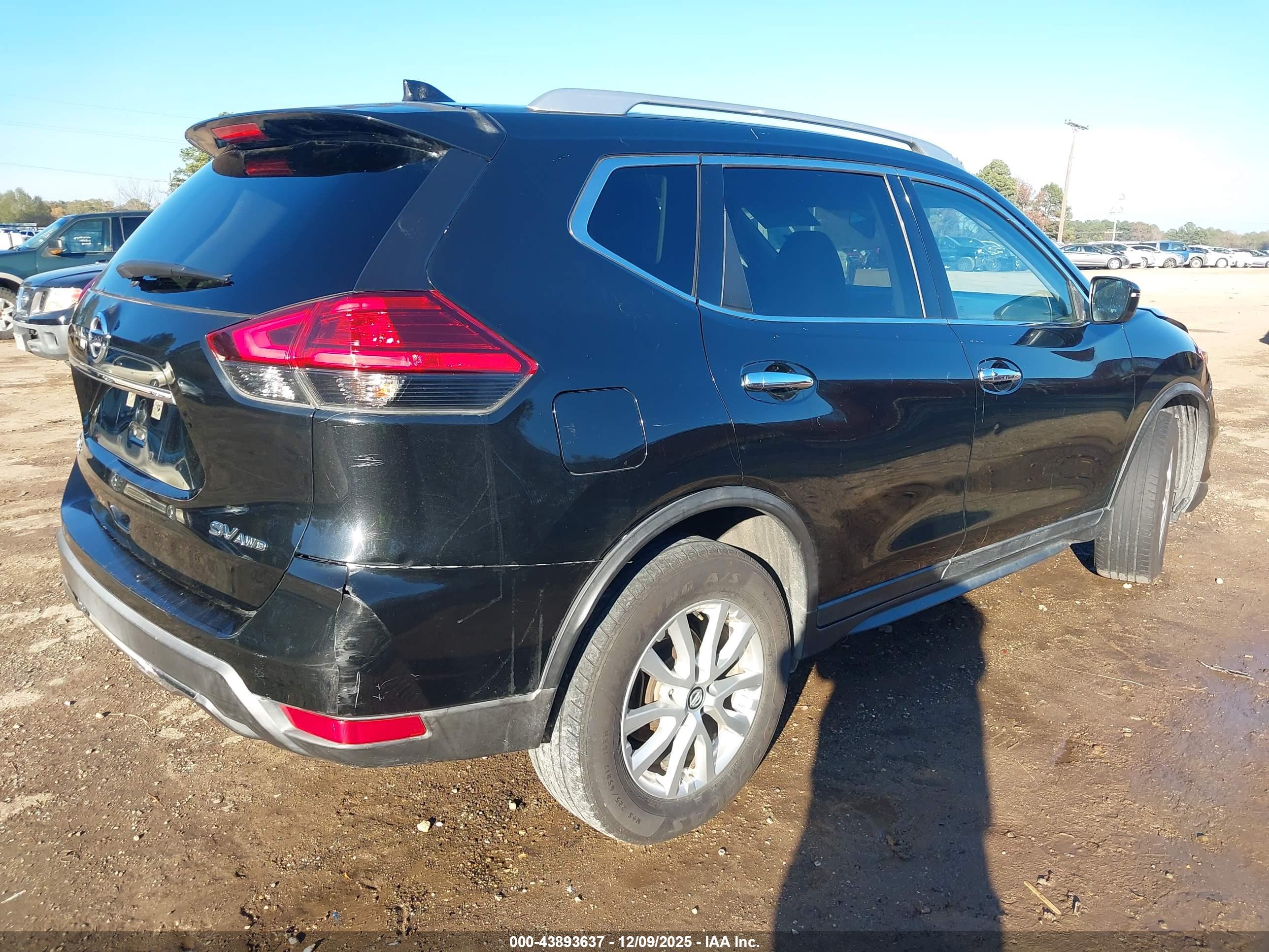 NISSAN ROGUE image 4