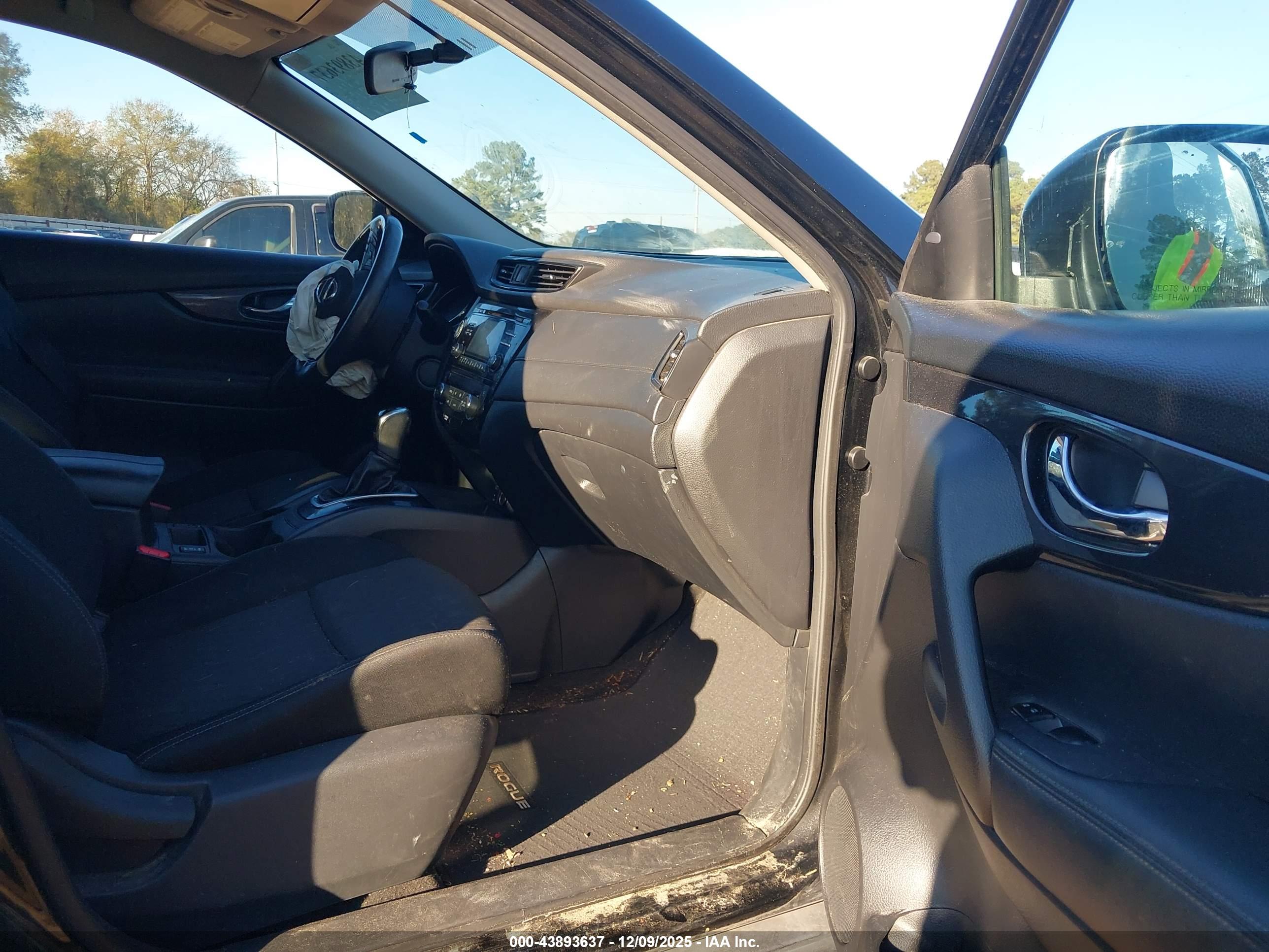 NISSAN ROGUE image 5