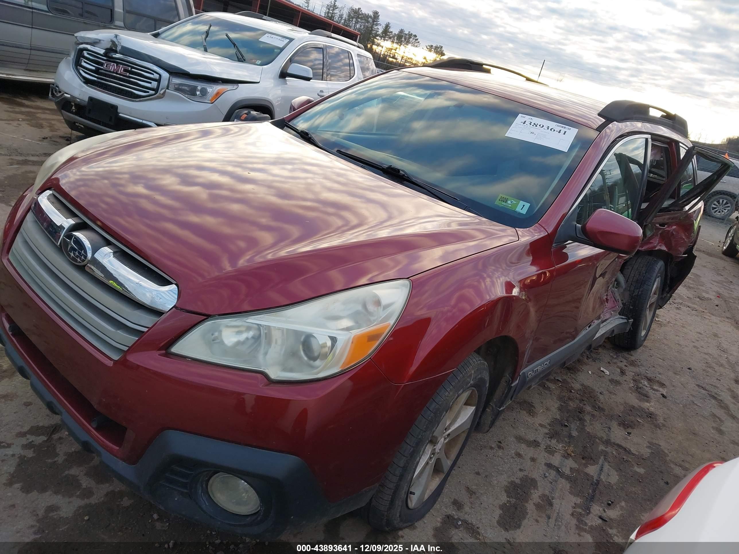 SUBARU OUTBACK image 2