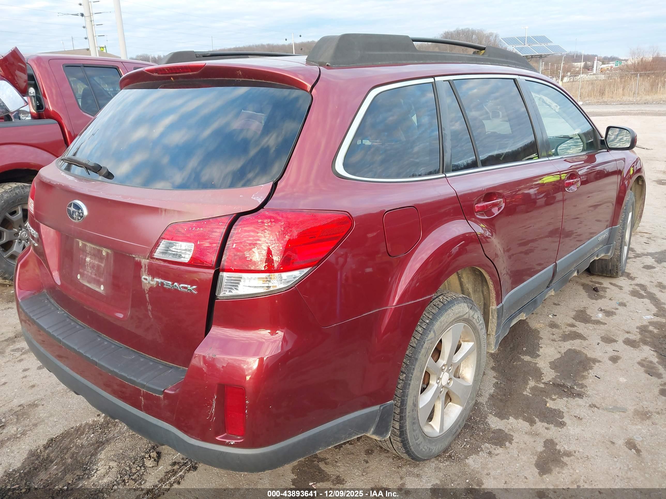SUBARU OUTBACK image 4