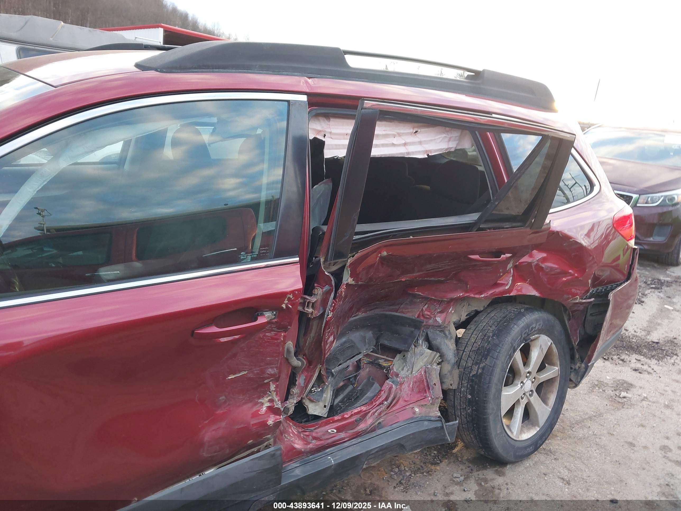 SUBARU OUTBACK image 6