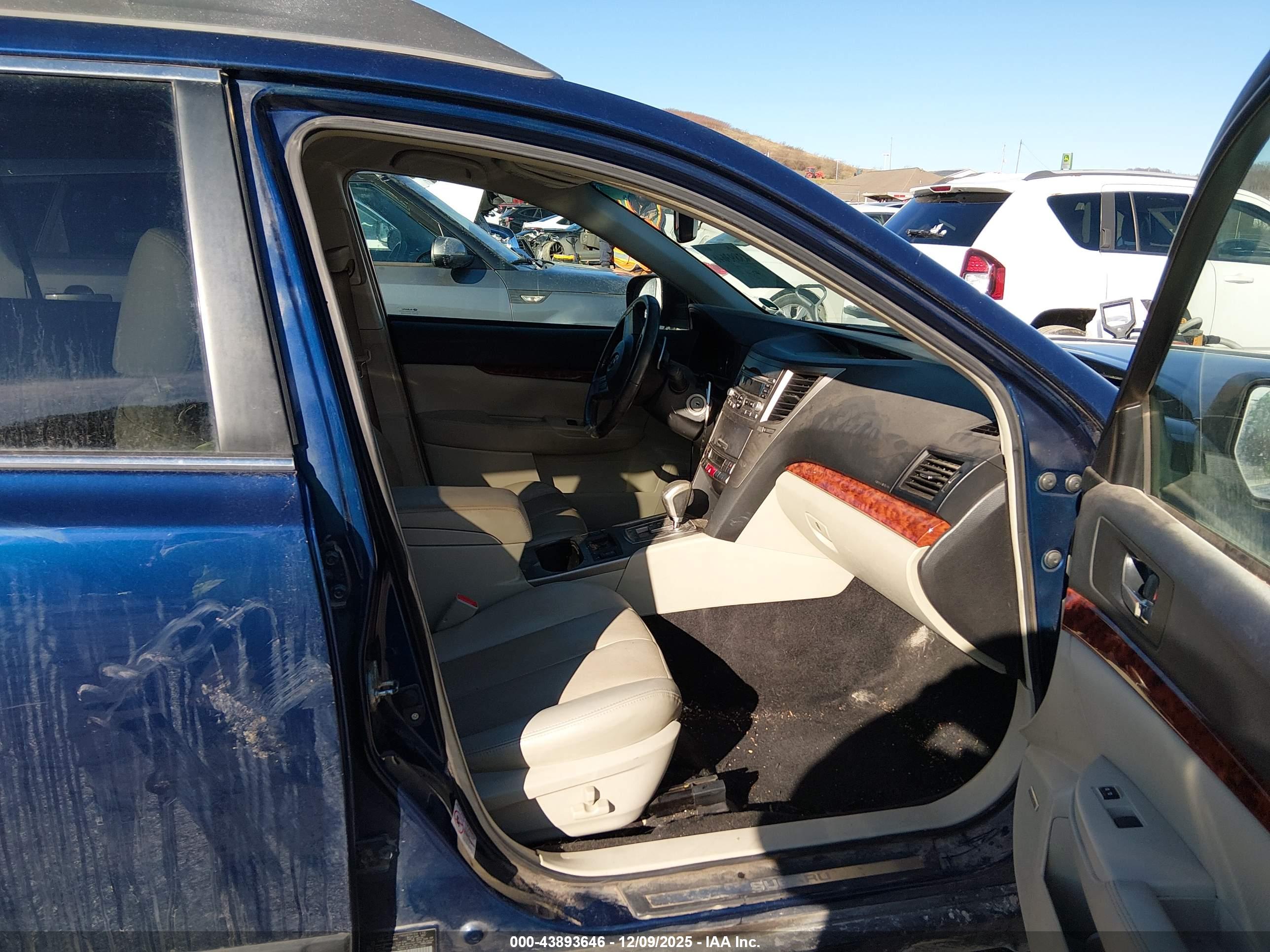 SUBARU OUTBACK image 5