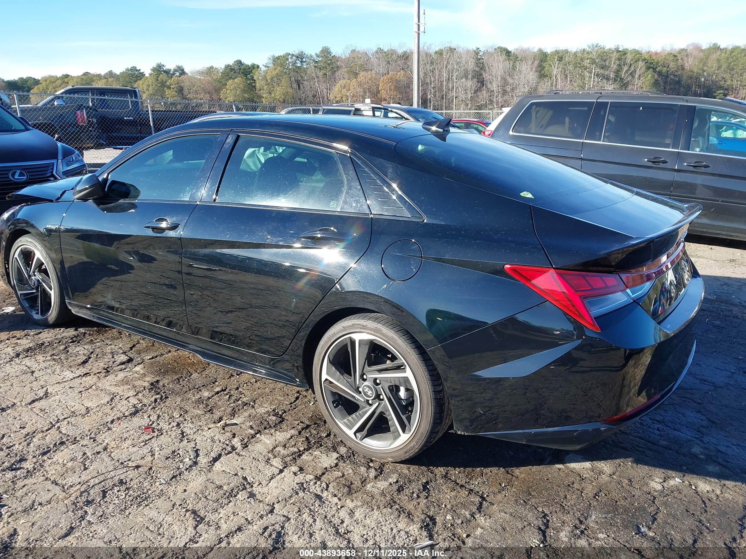 HYUNDAI ELANTRA image 3