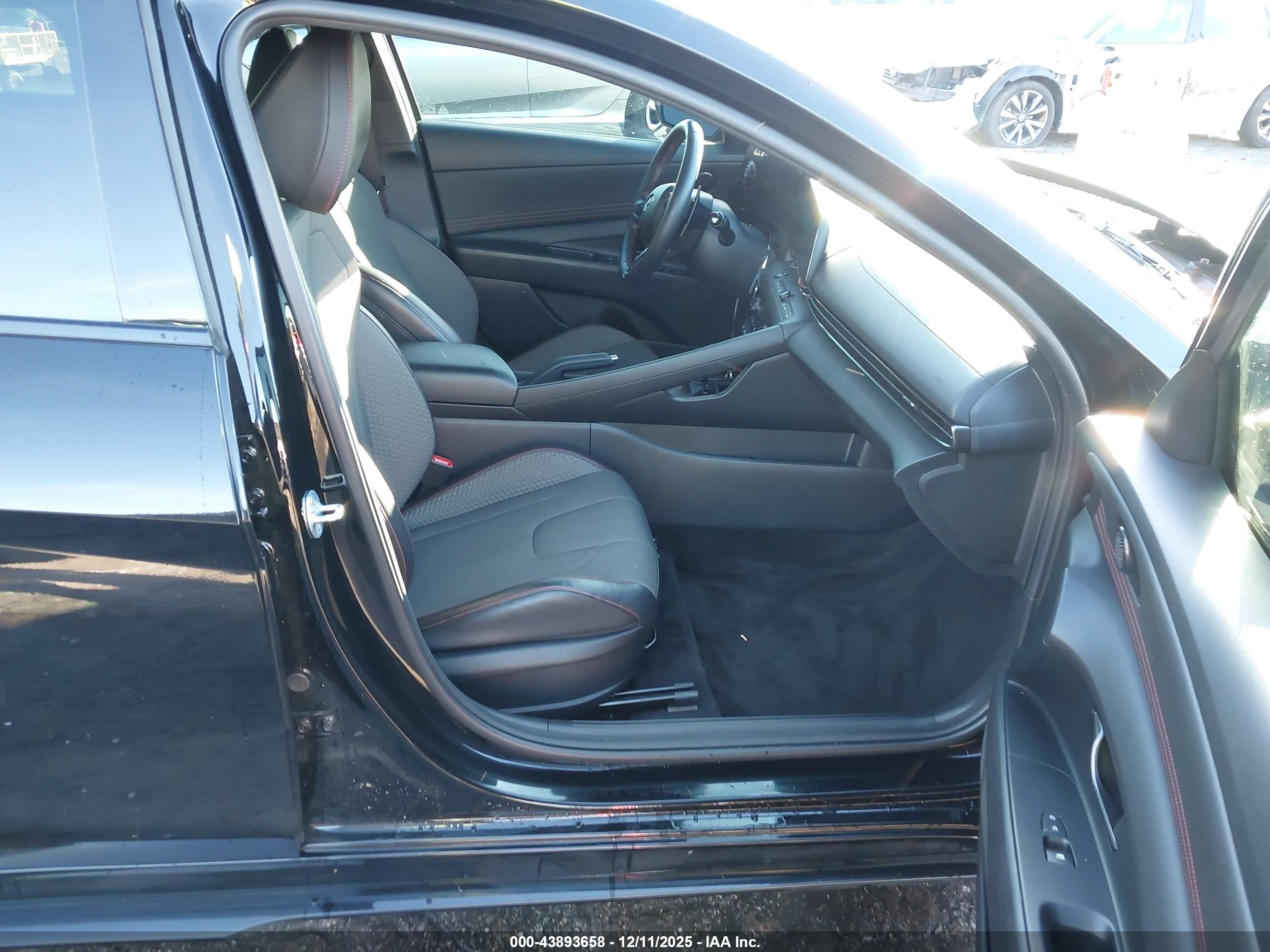 HYUNDAI ELANTRA image 5