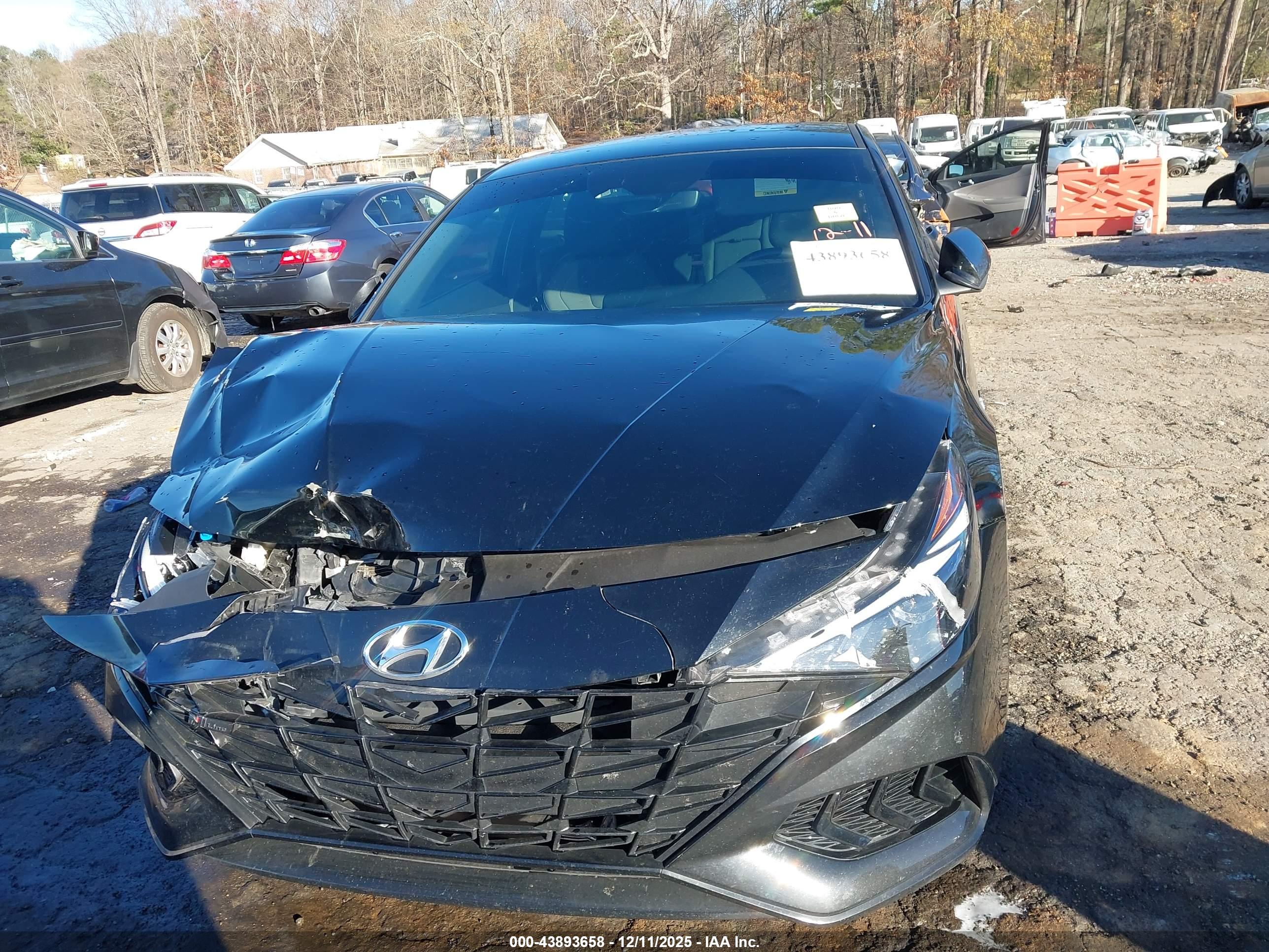 HYUNDAI ELANTRA image 6