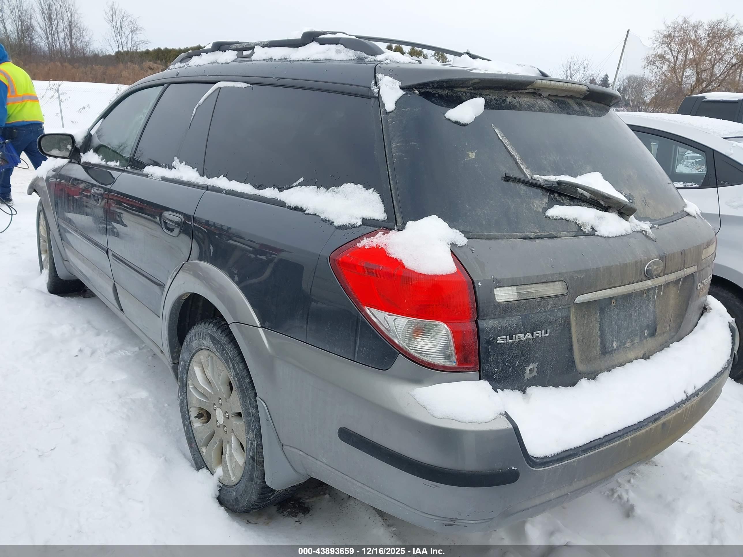 SUBARU OUTBACK image 3