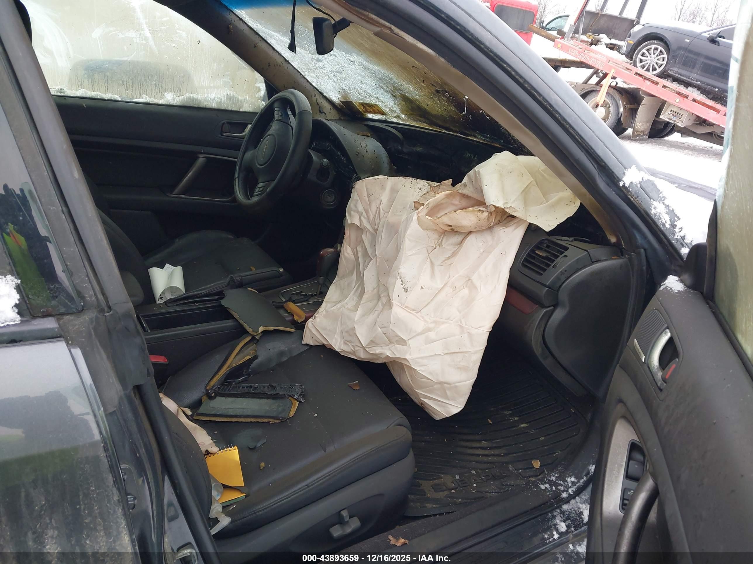SUBARU OUTBACK image 5