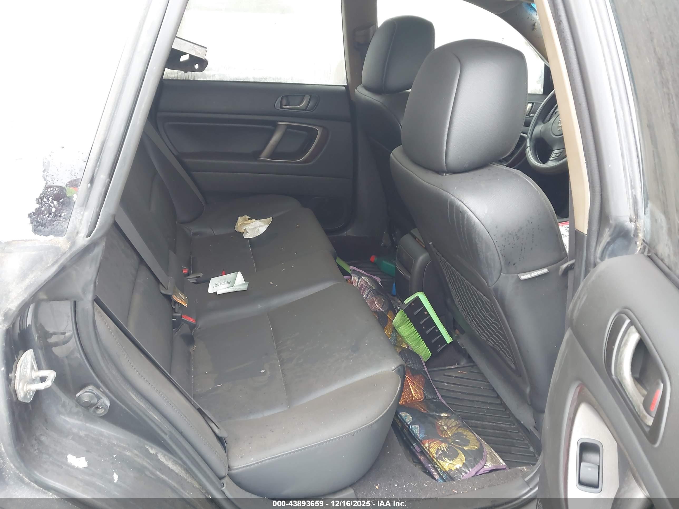 SUBARU OUTBACK image 8