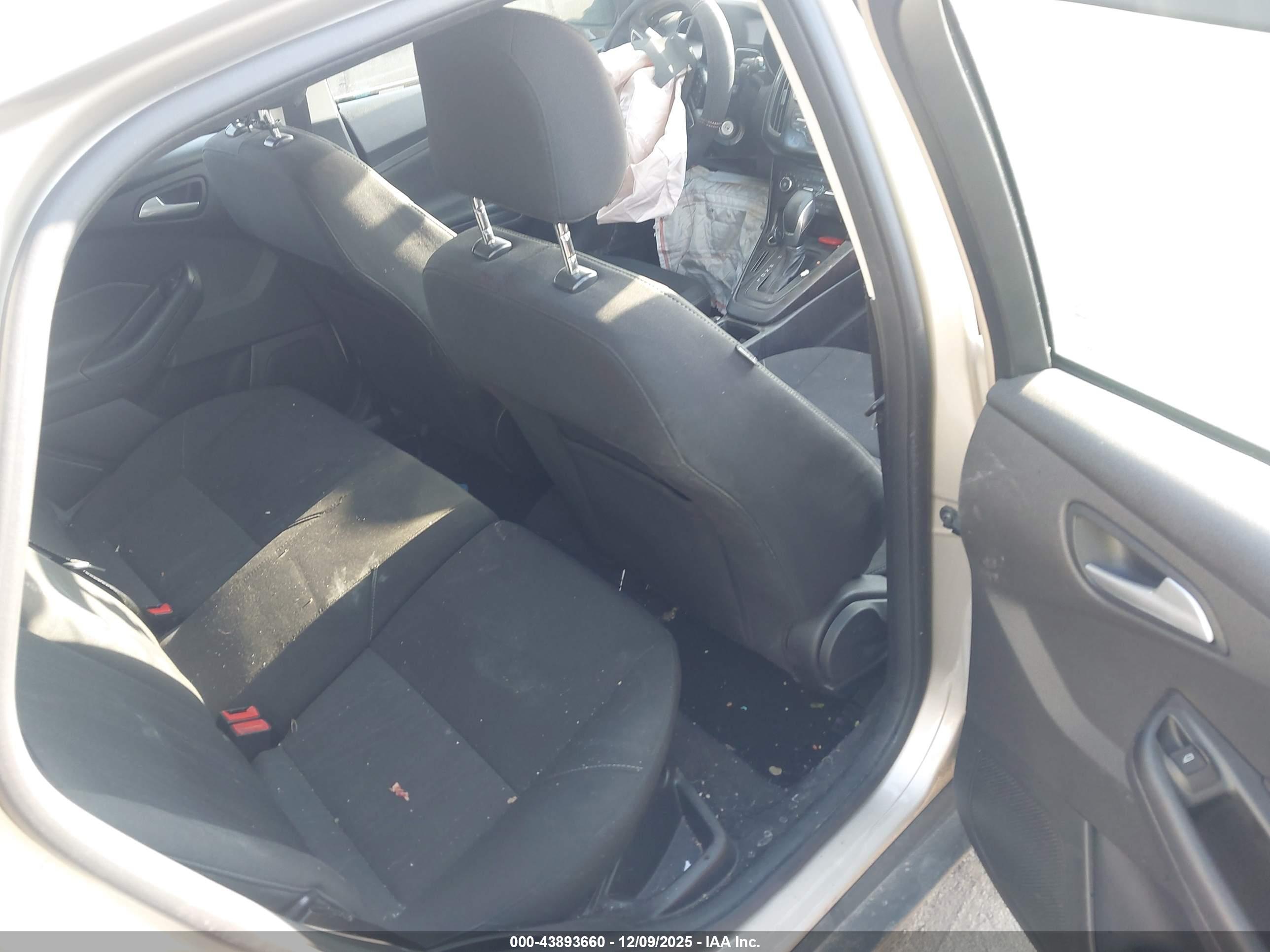FORD FOCUS image 8