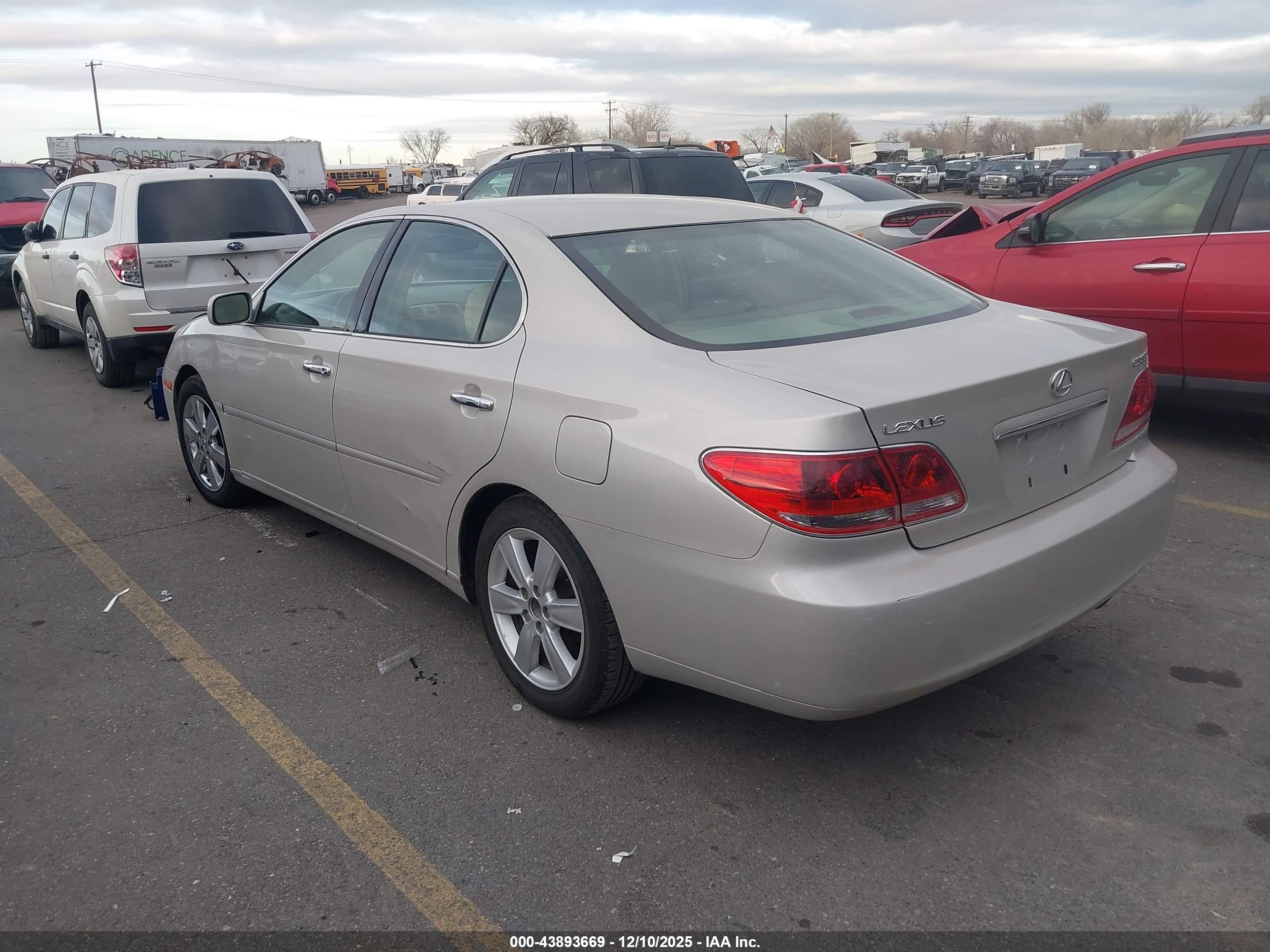 LEXUS ES image 3