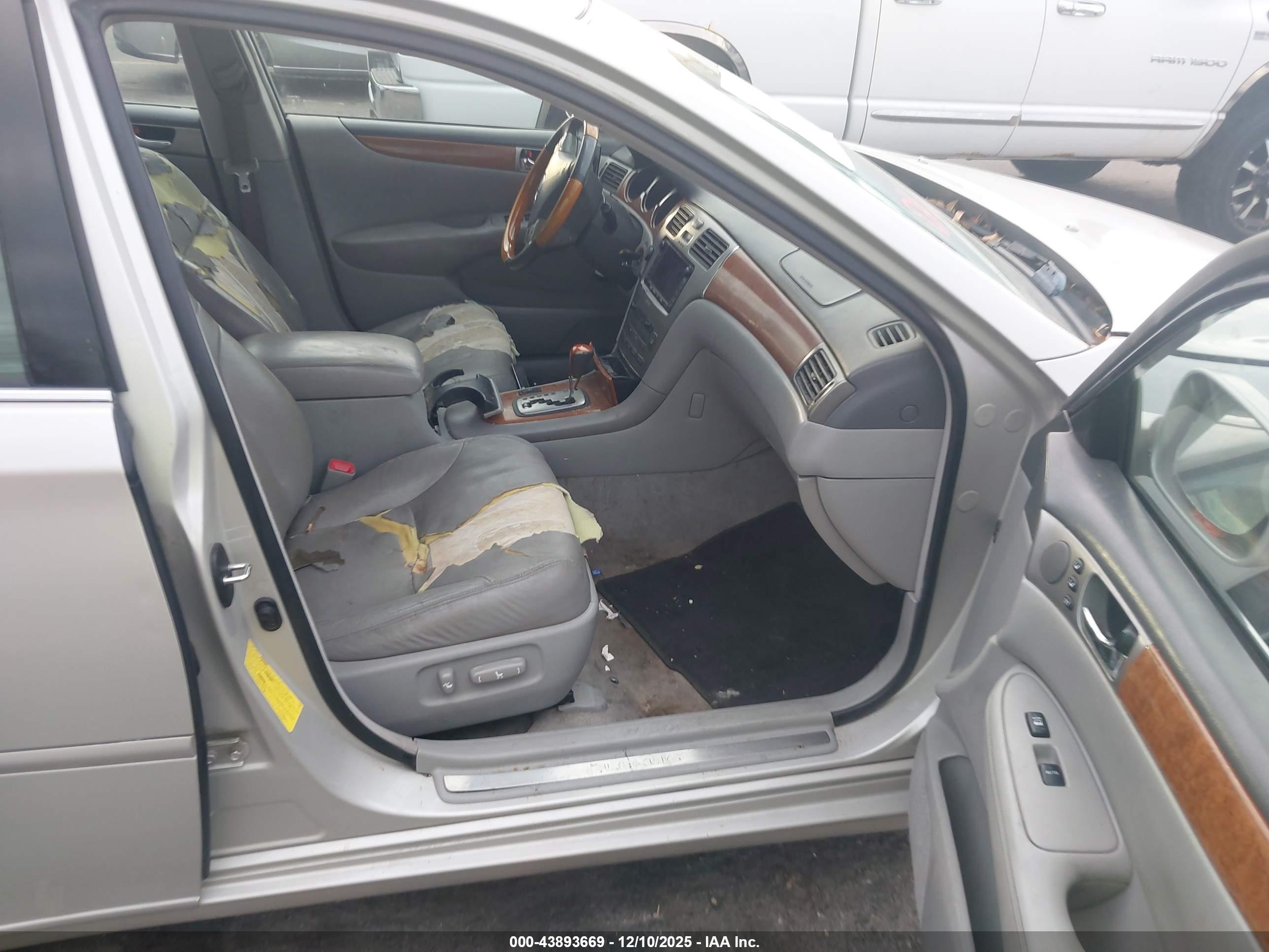 LEXUS ES image 5