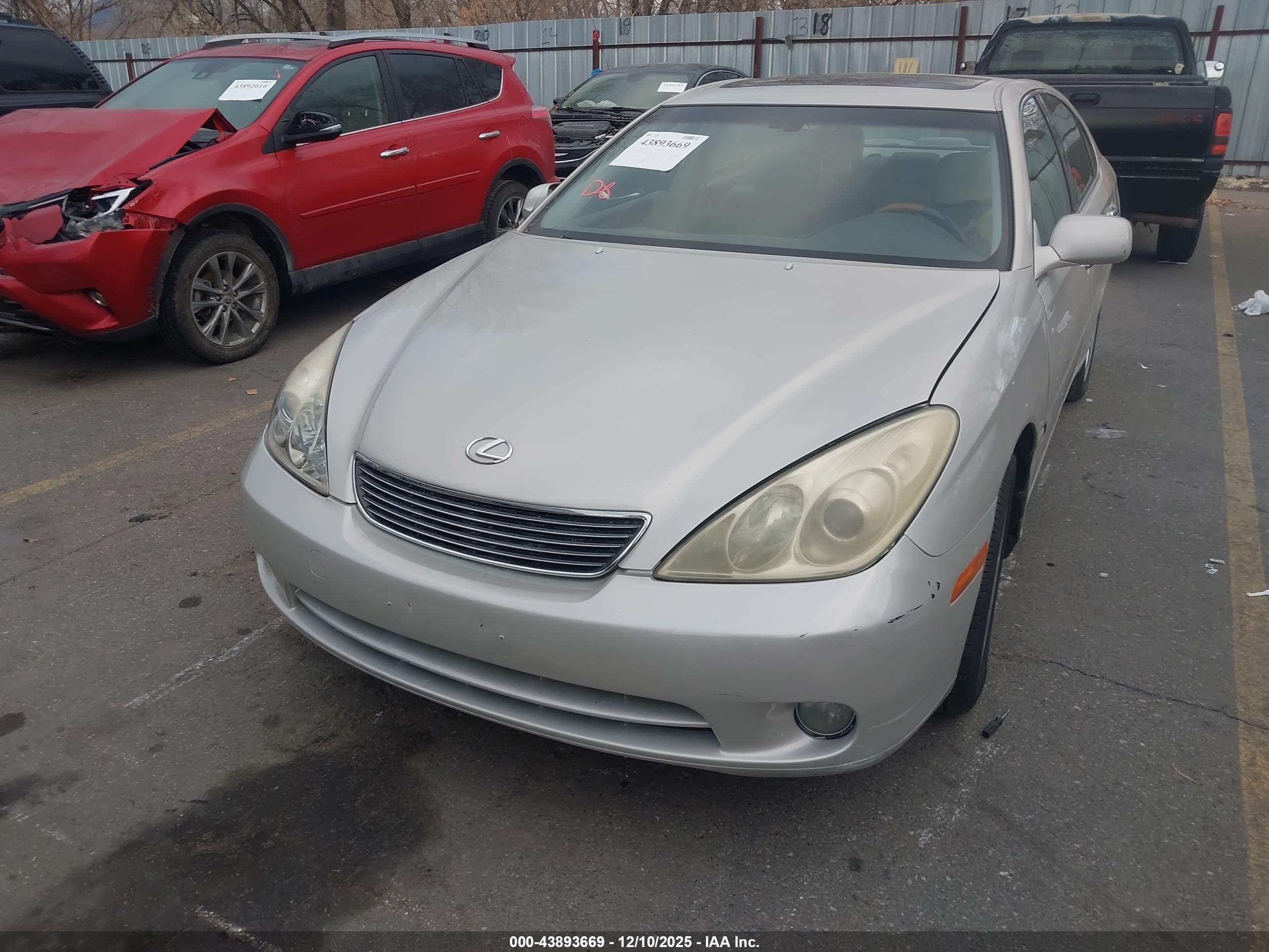 LEXUS ES image 6