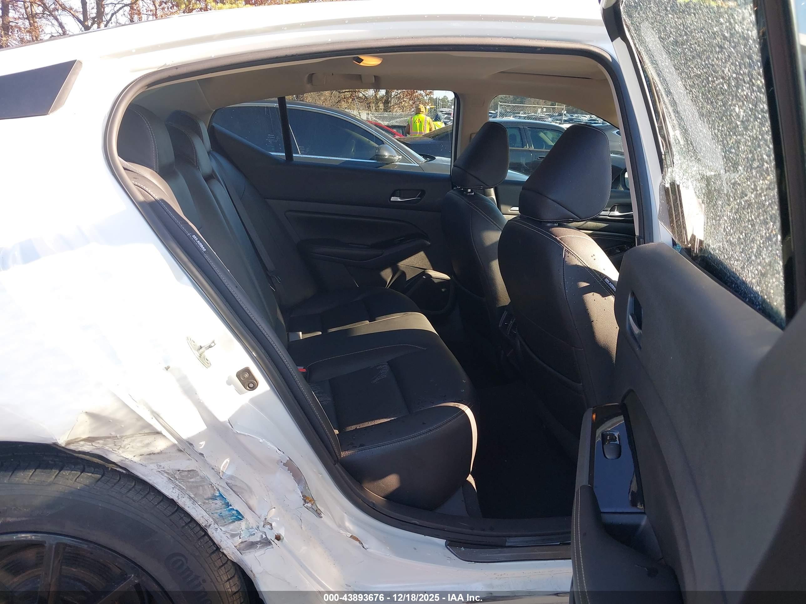 NISSAN ALTIMA image 8