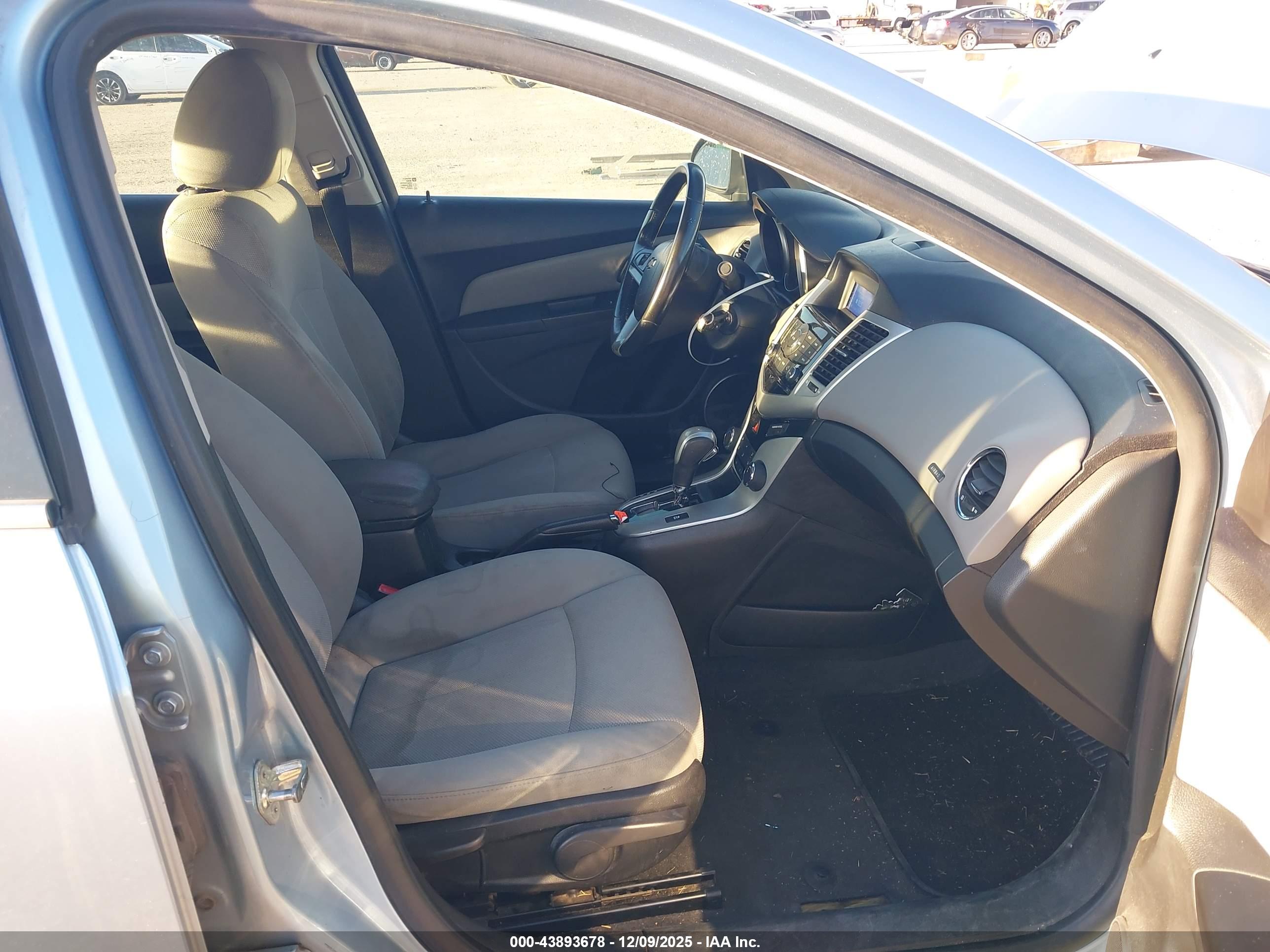 CHEVROLET CRUZE image 5