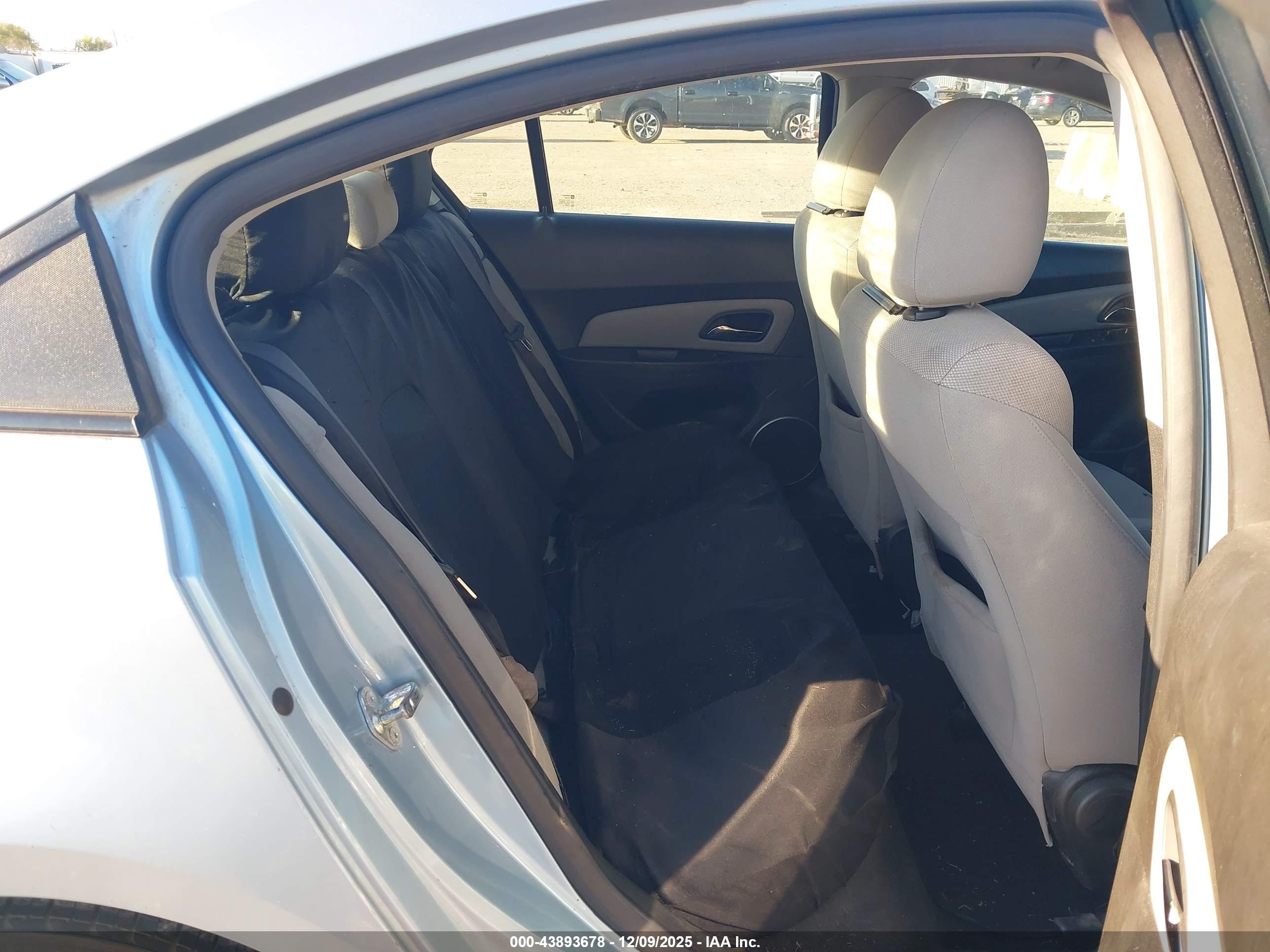 CHEVROLET CRUZE image 8