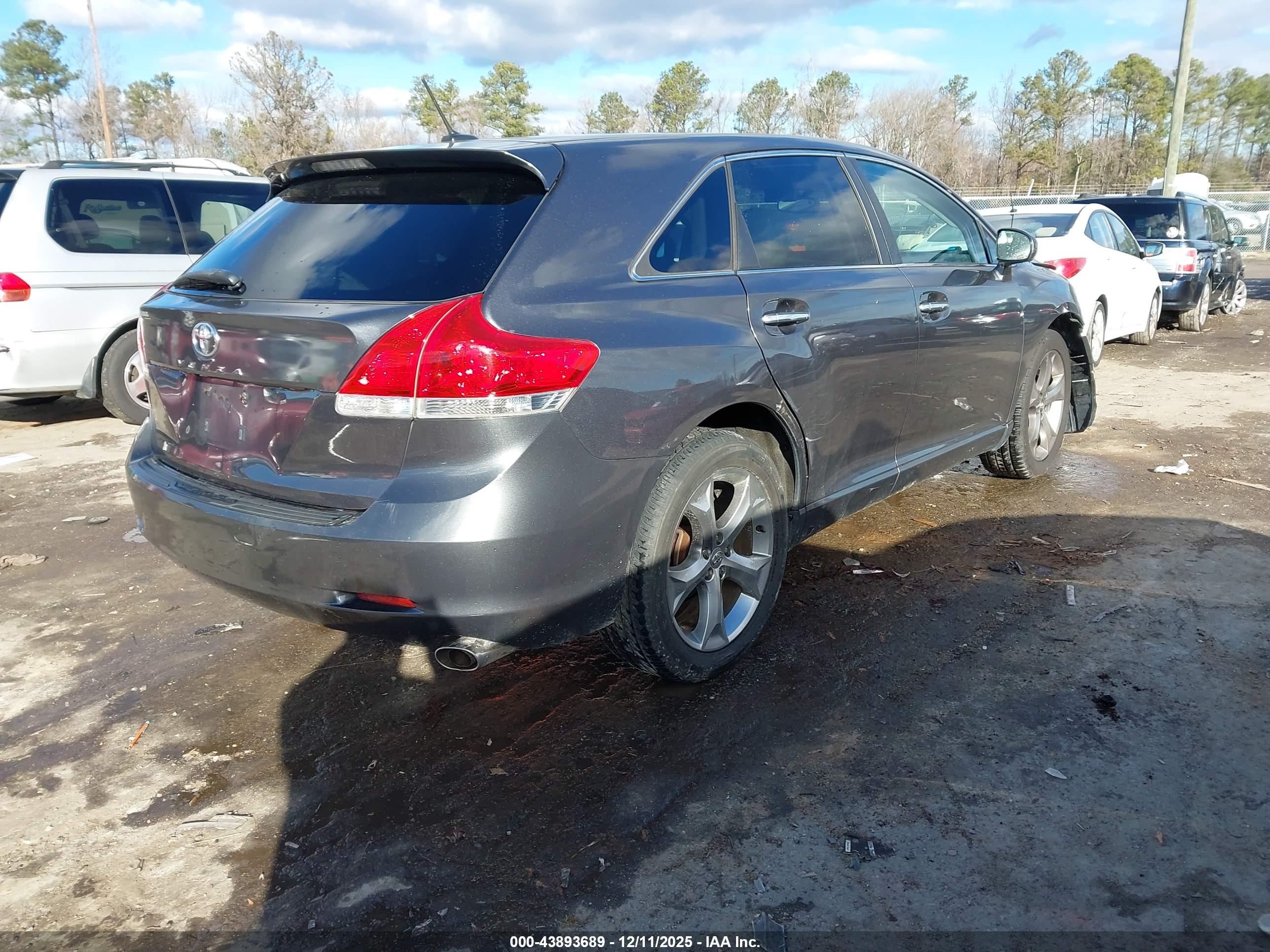 TOYOTA VENZA image 4
