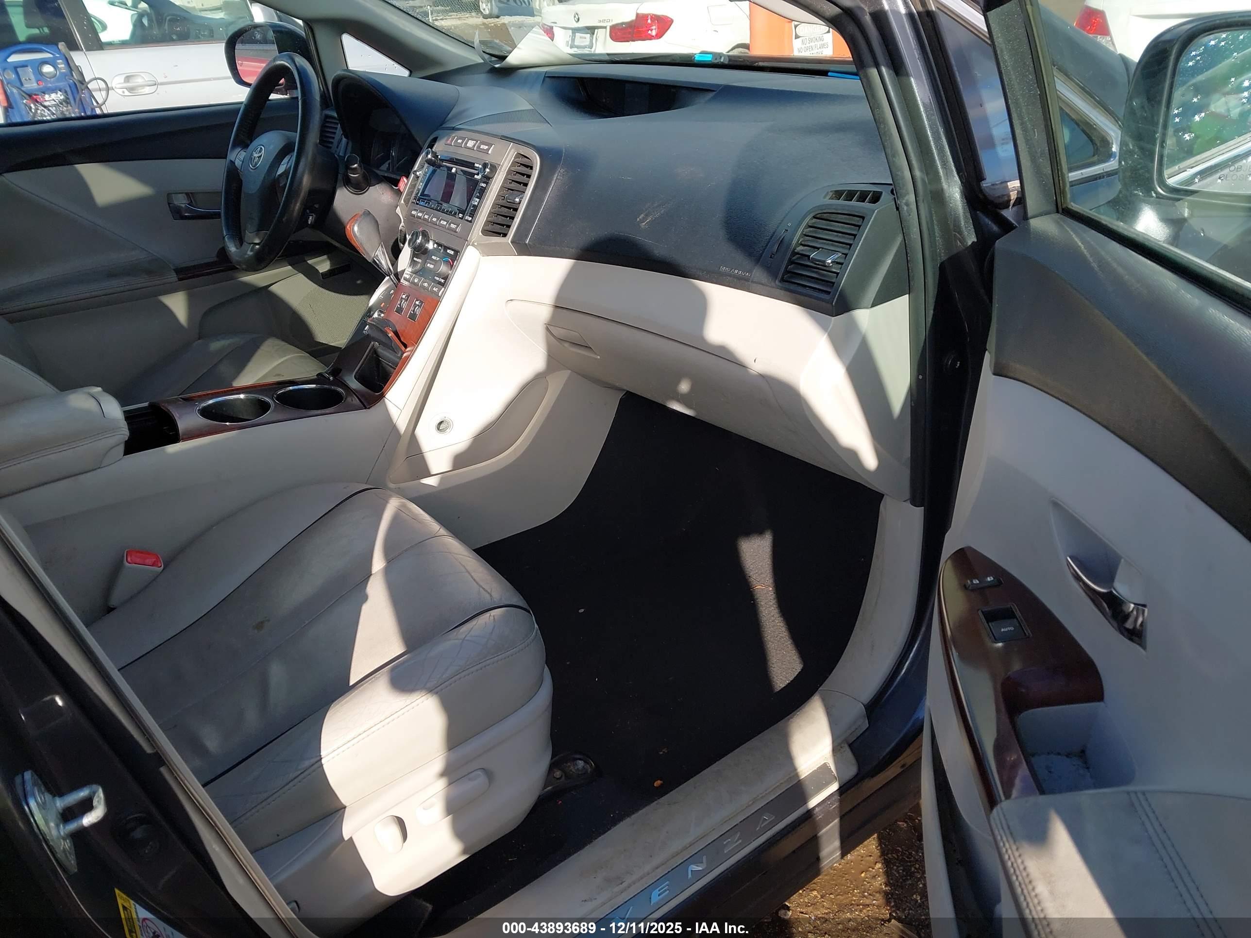 TOYOTA VENZA image 5
