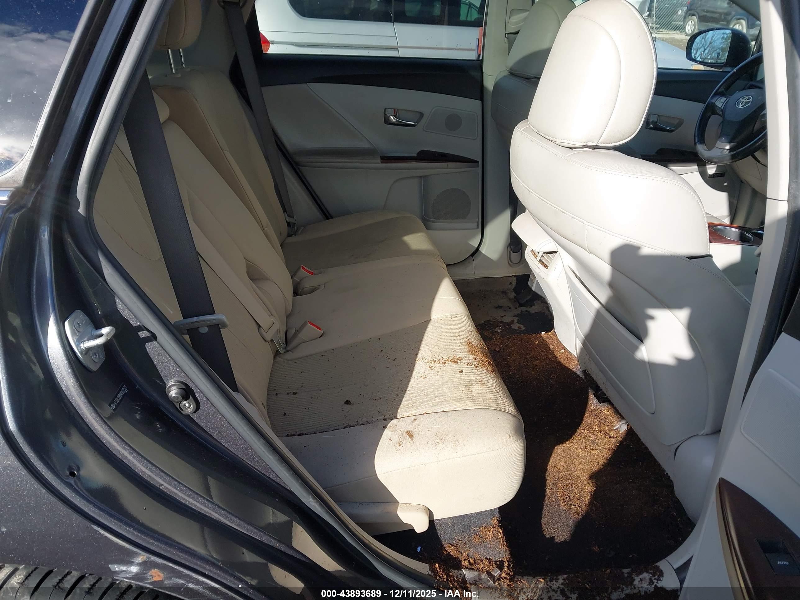 TOYOTA VENZA image 8
