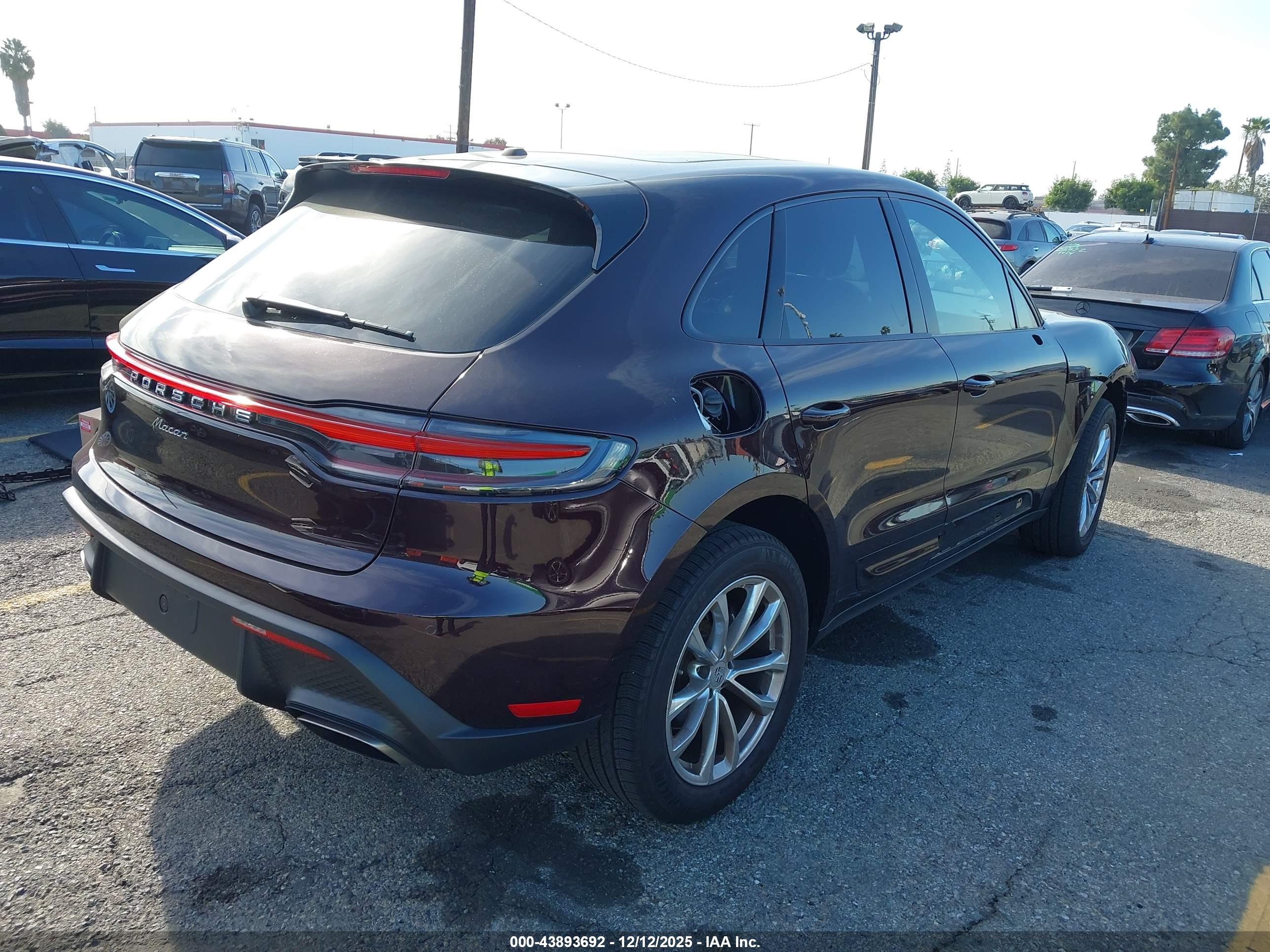 PORSCHE MACAN image 4