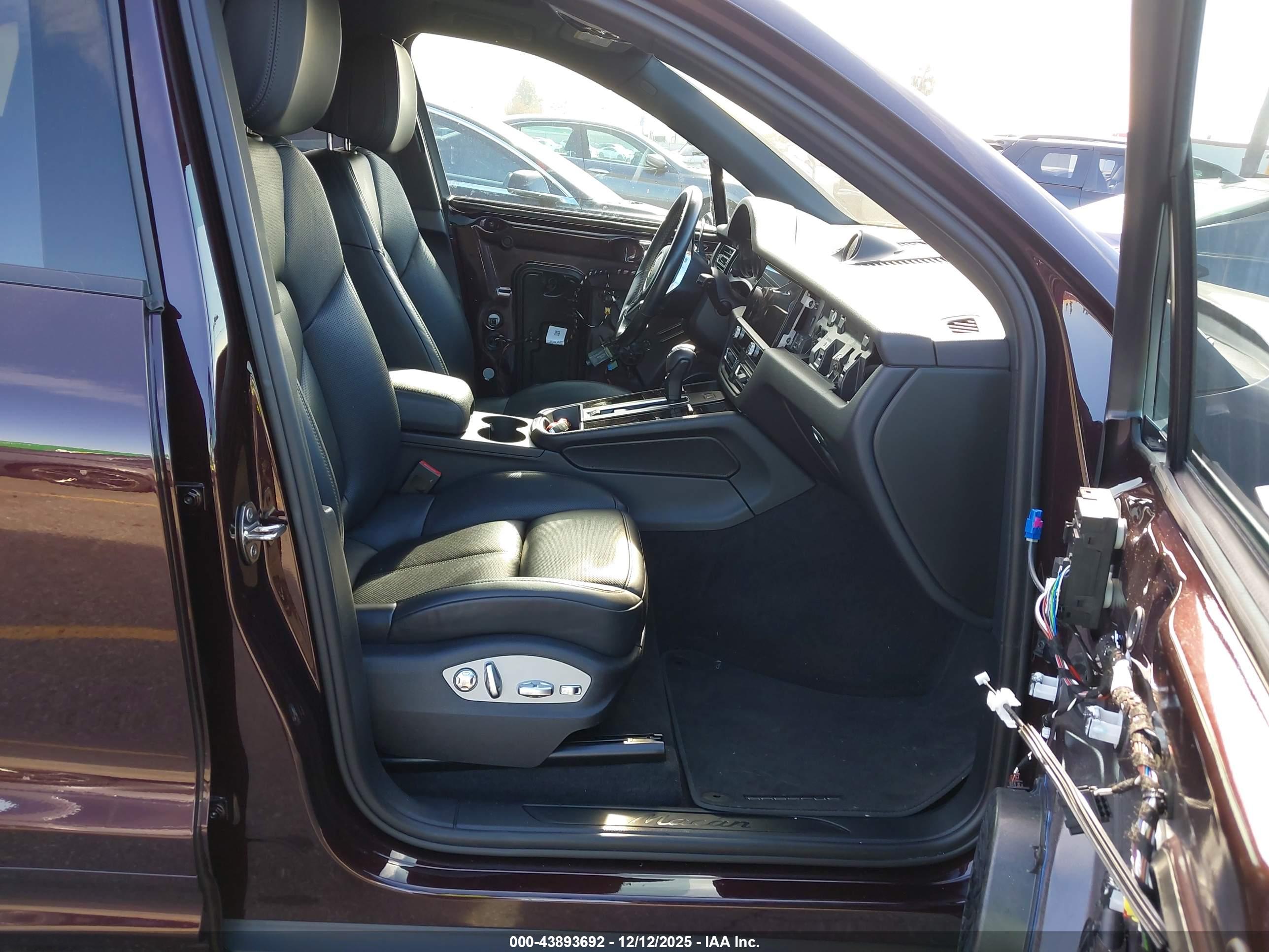 PORSCHE MACAN image 5