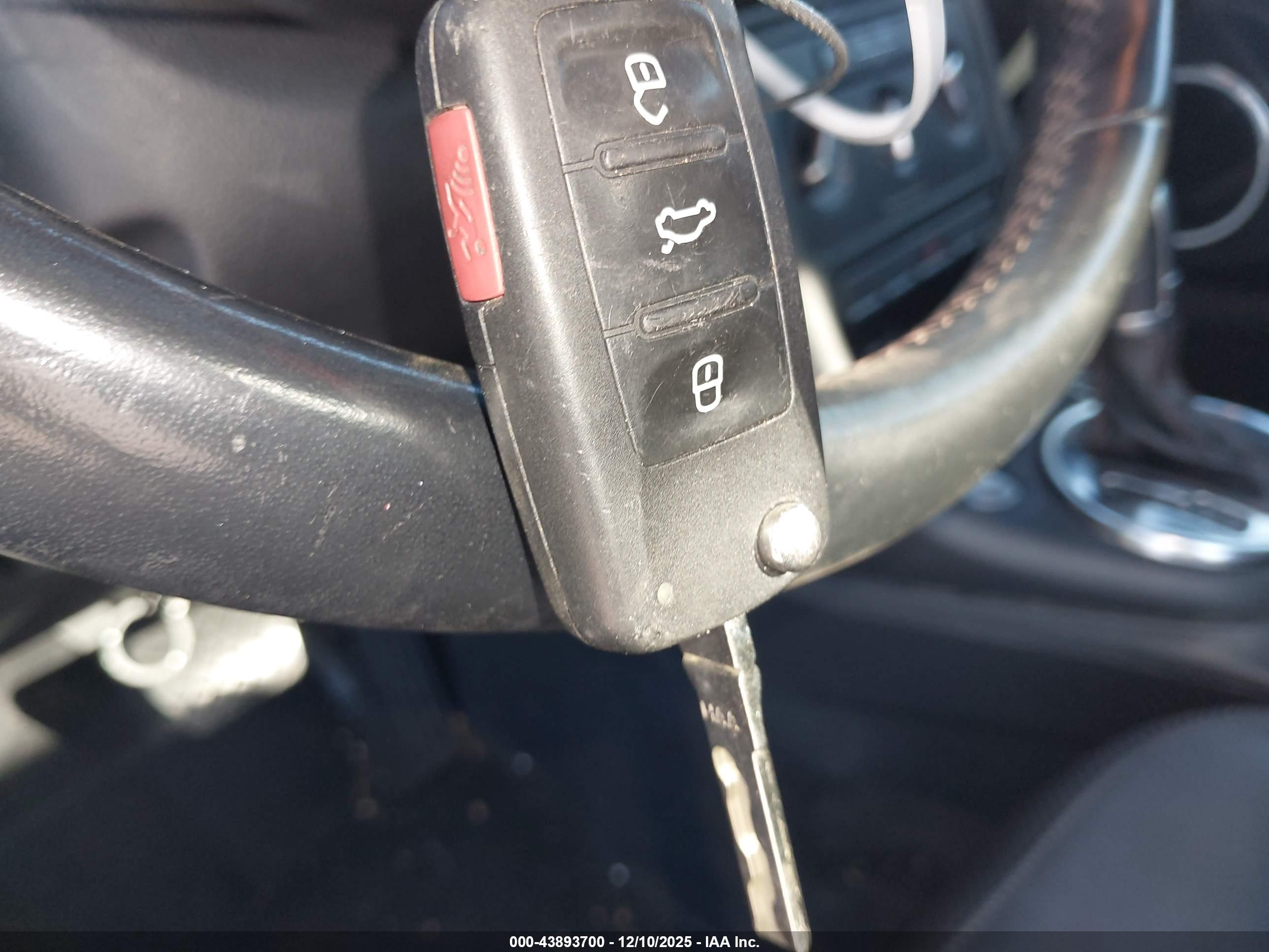 VOLKSWAGEN BEETLE image 11