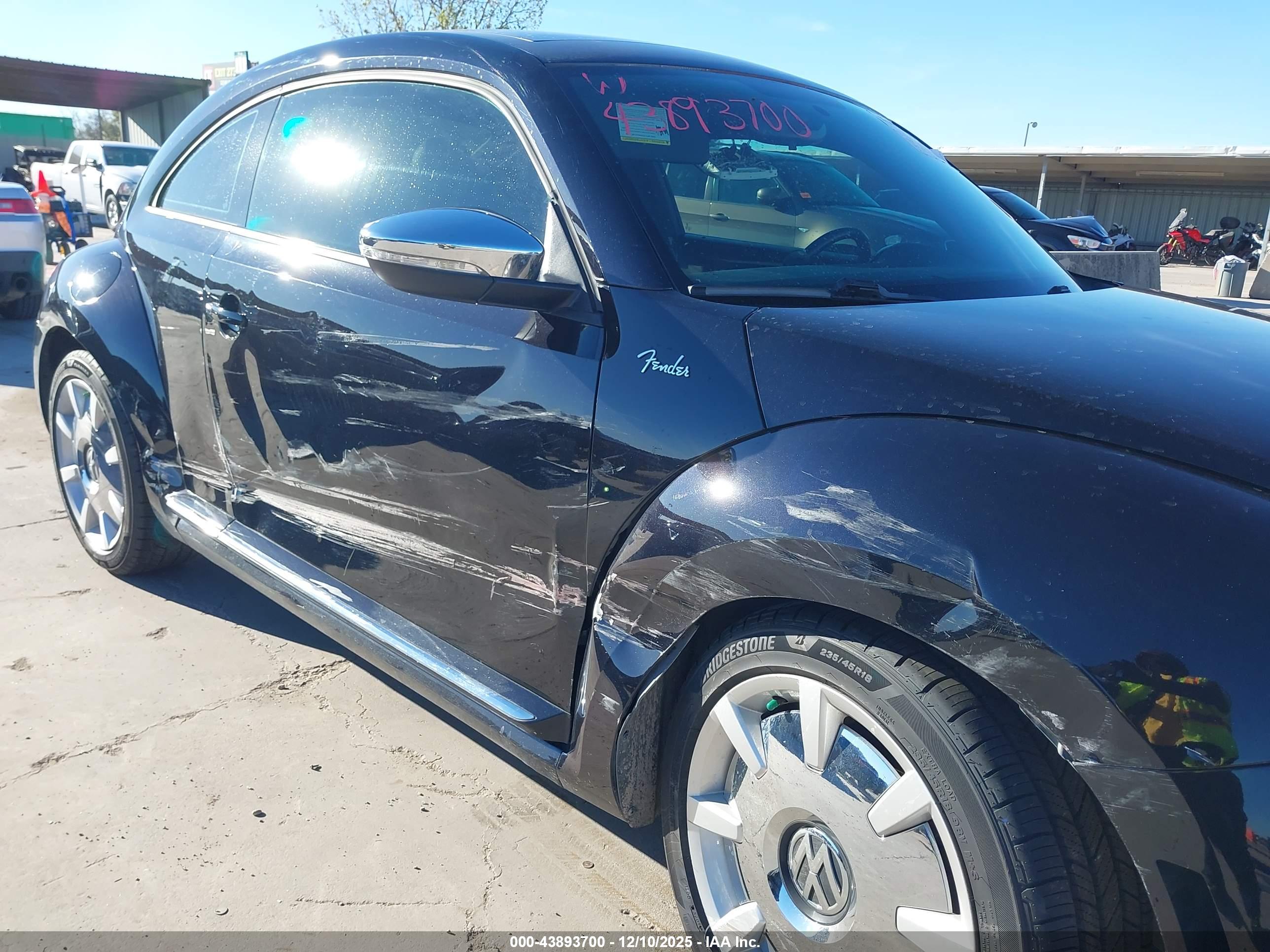 VOLKSWAGEN BEETLE image 6