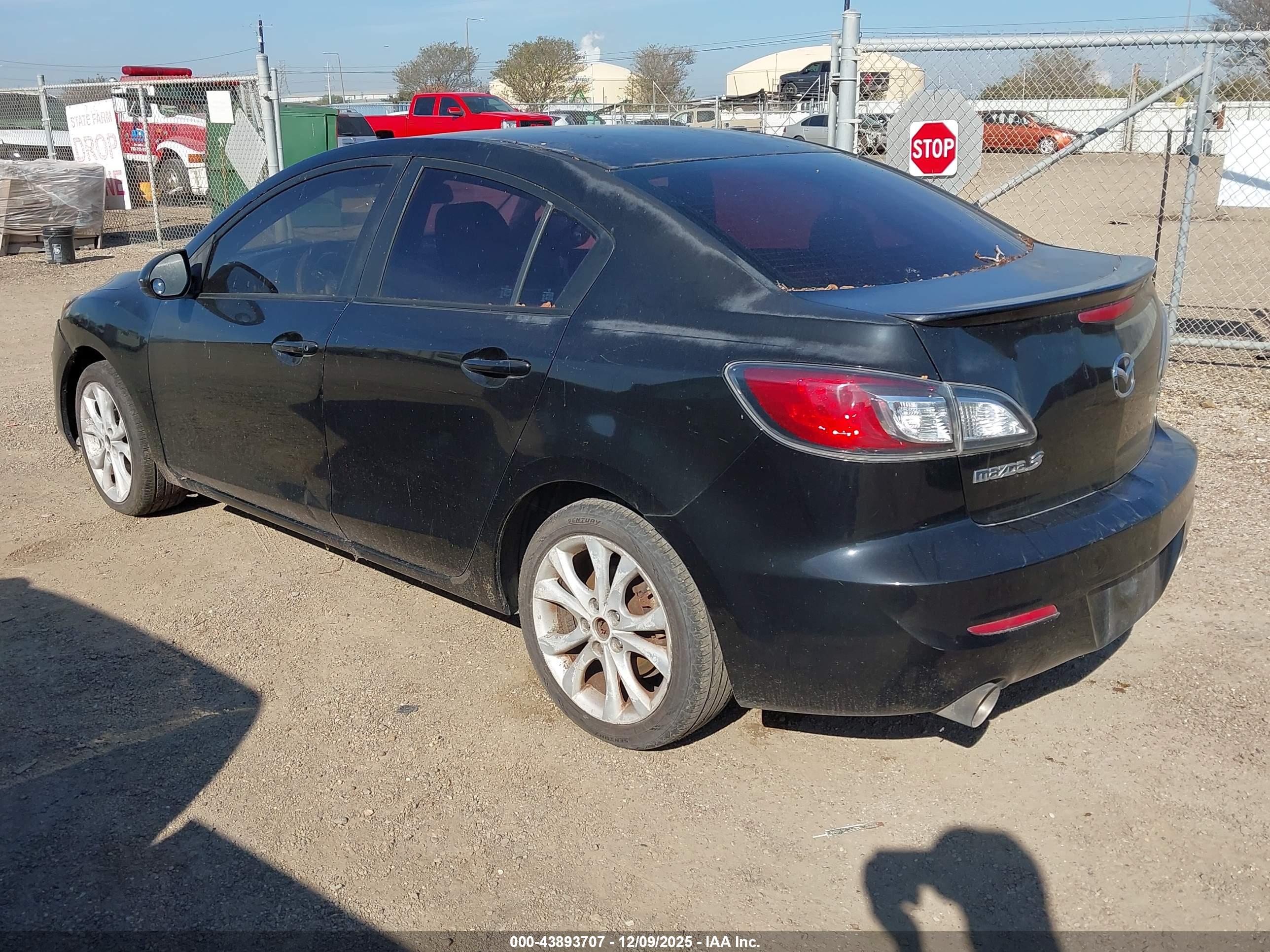 MAZDA MAZDA3 image 3