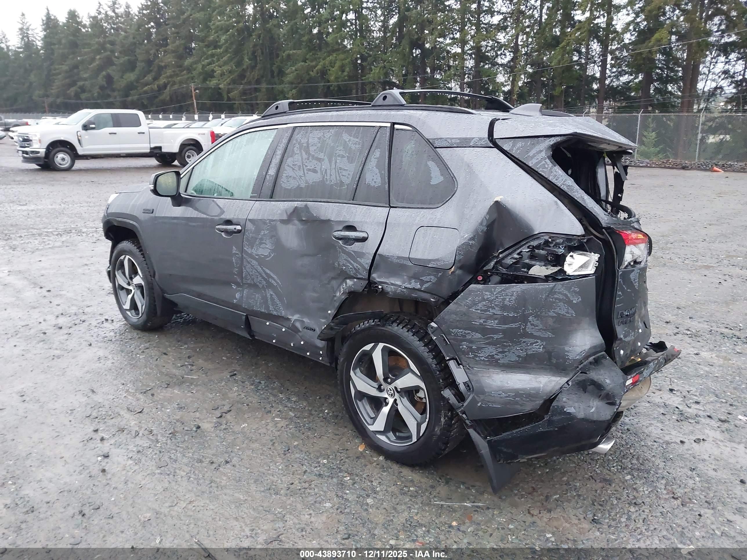 TOYOTA RAV4 image 3