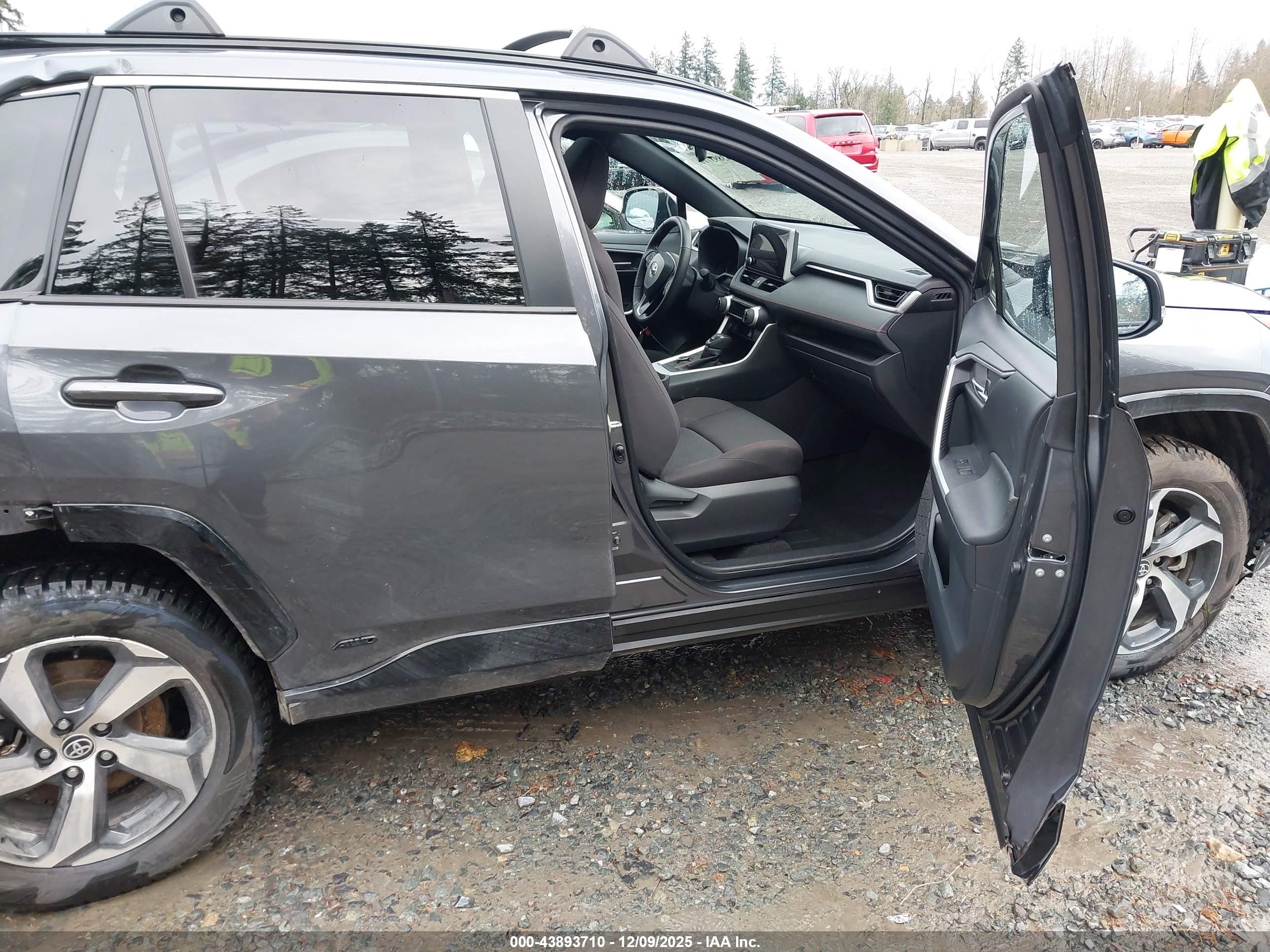 TOYOTA RAV4 image 5