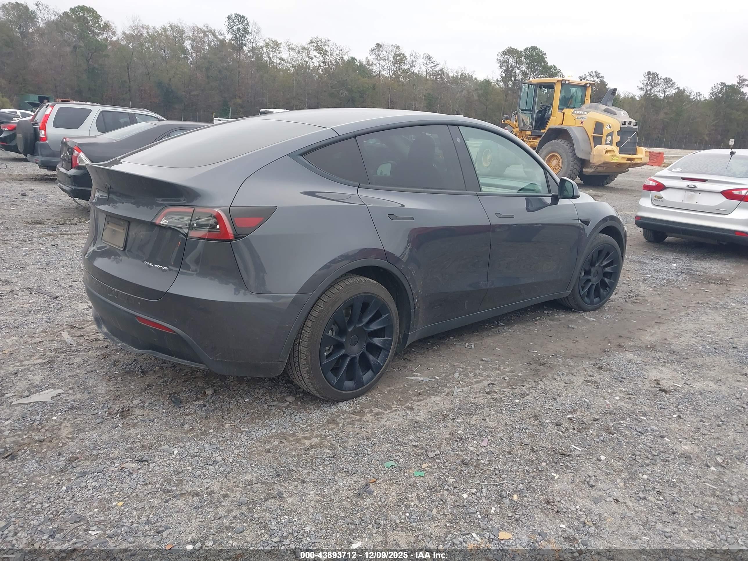 TESLA MODEL image 4