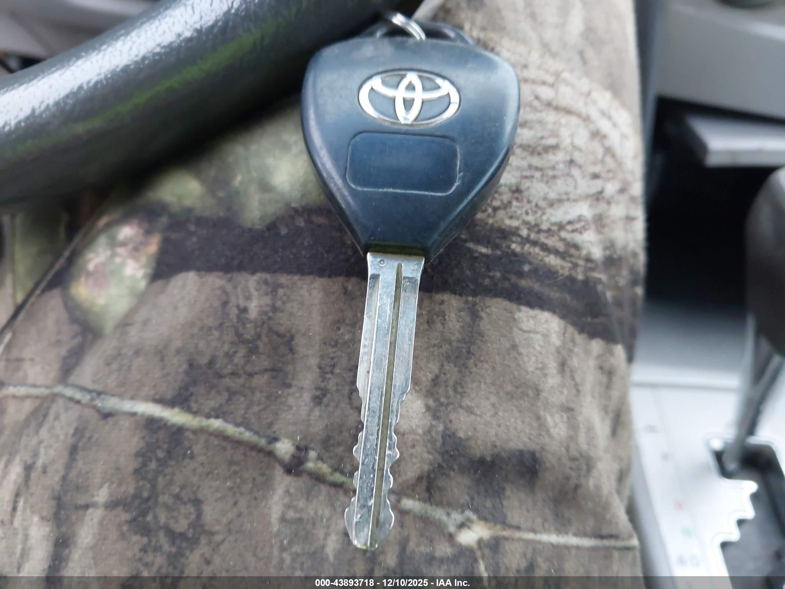 TOYOTA CAMRY image 11