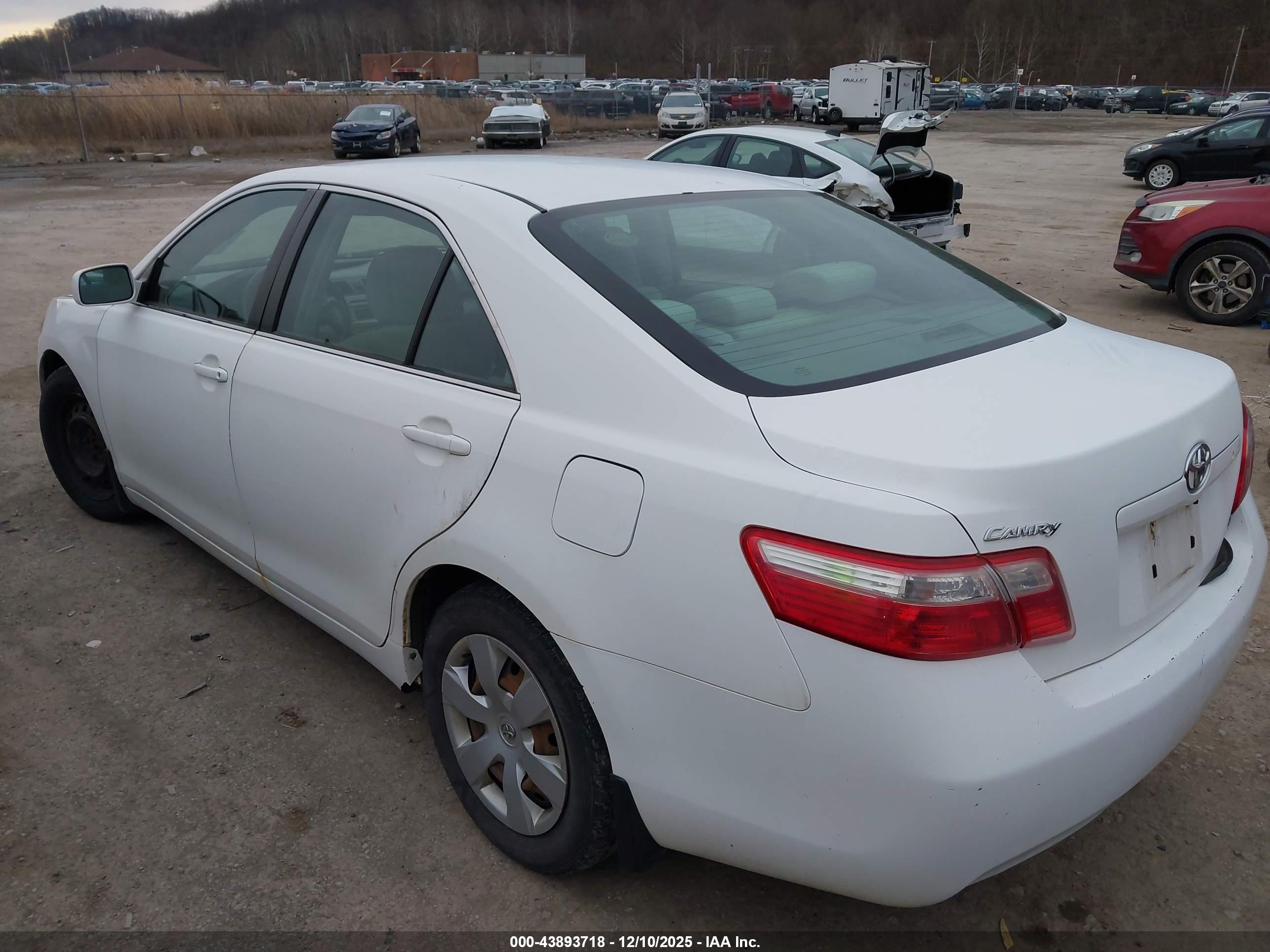 TOYOTA CAMRY image 3