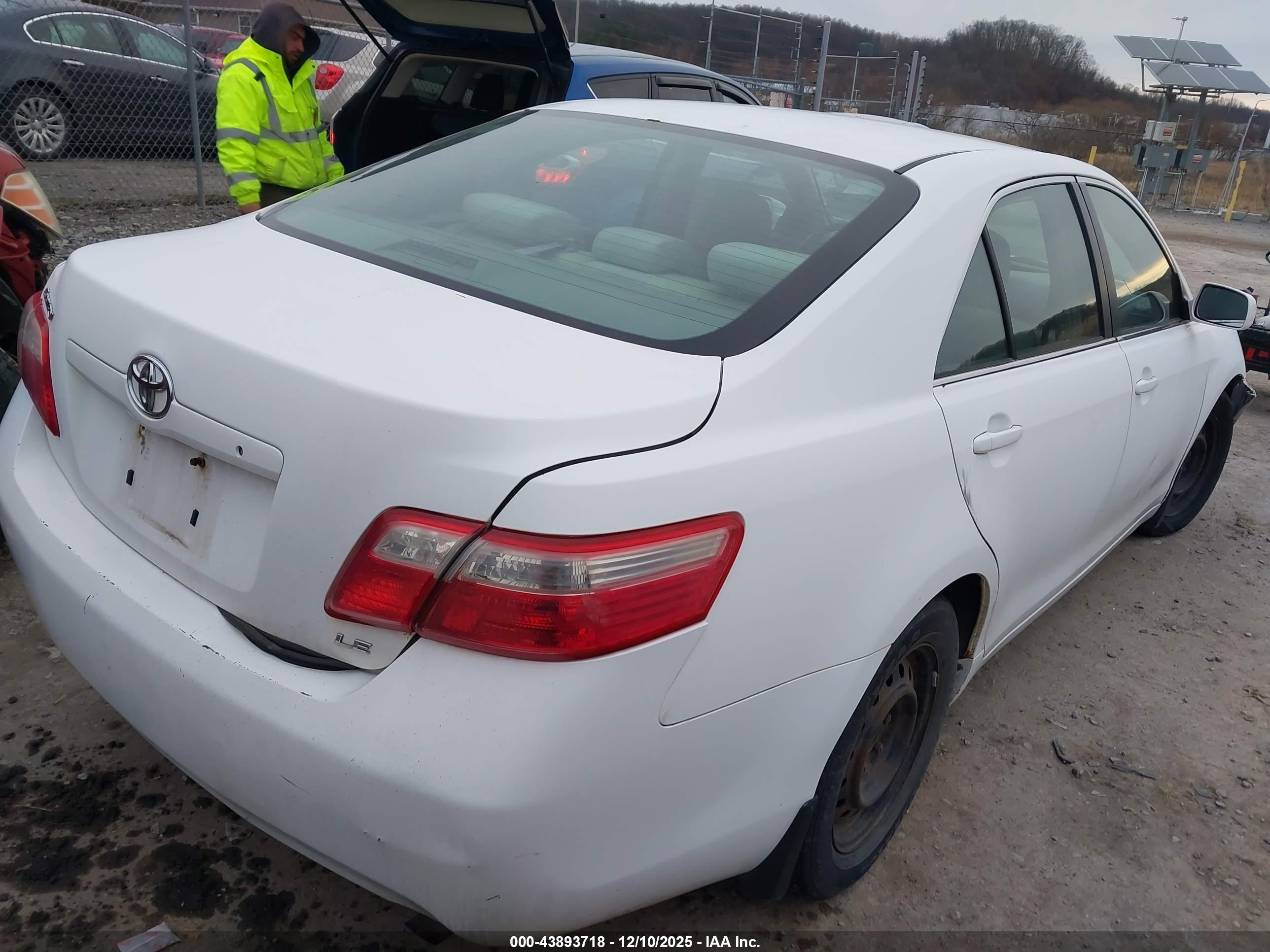 TOYOTA CAMRY image 4