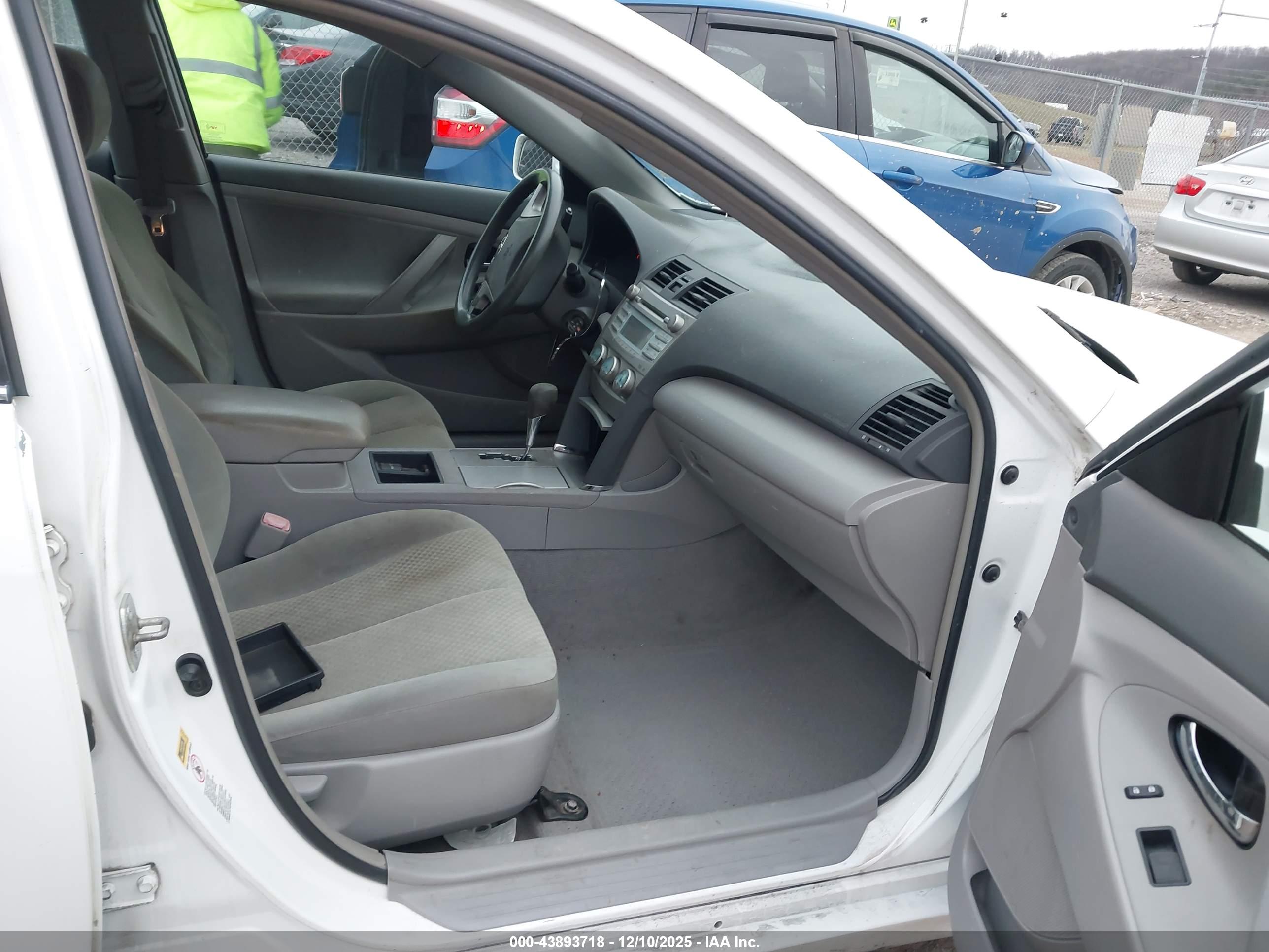 TOYOTA CAMRY image 5