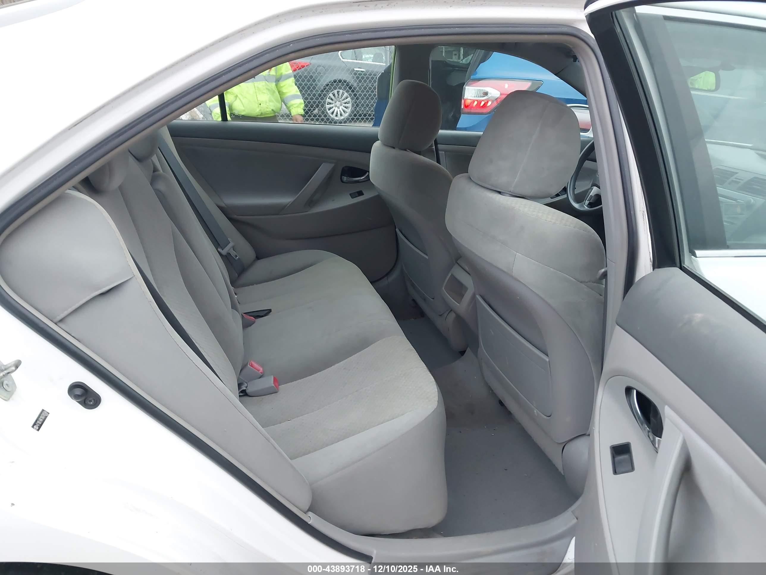TOYOTA CAMRY image 8