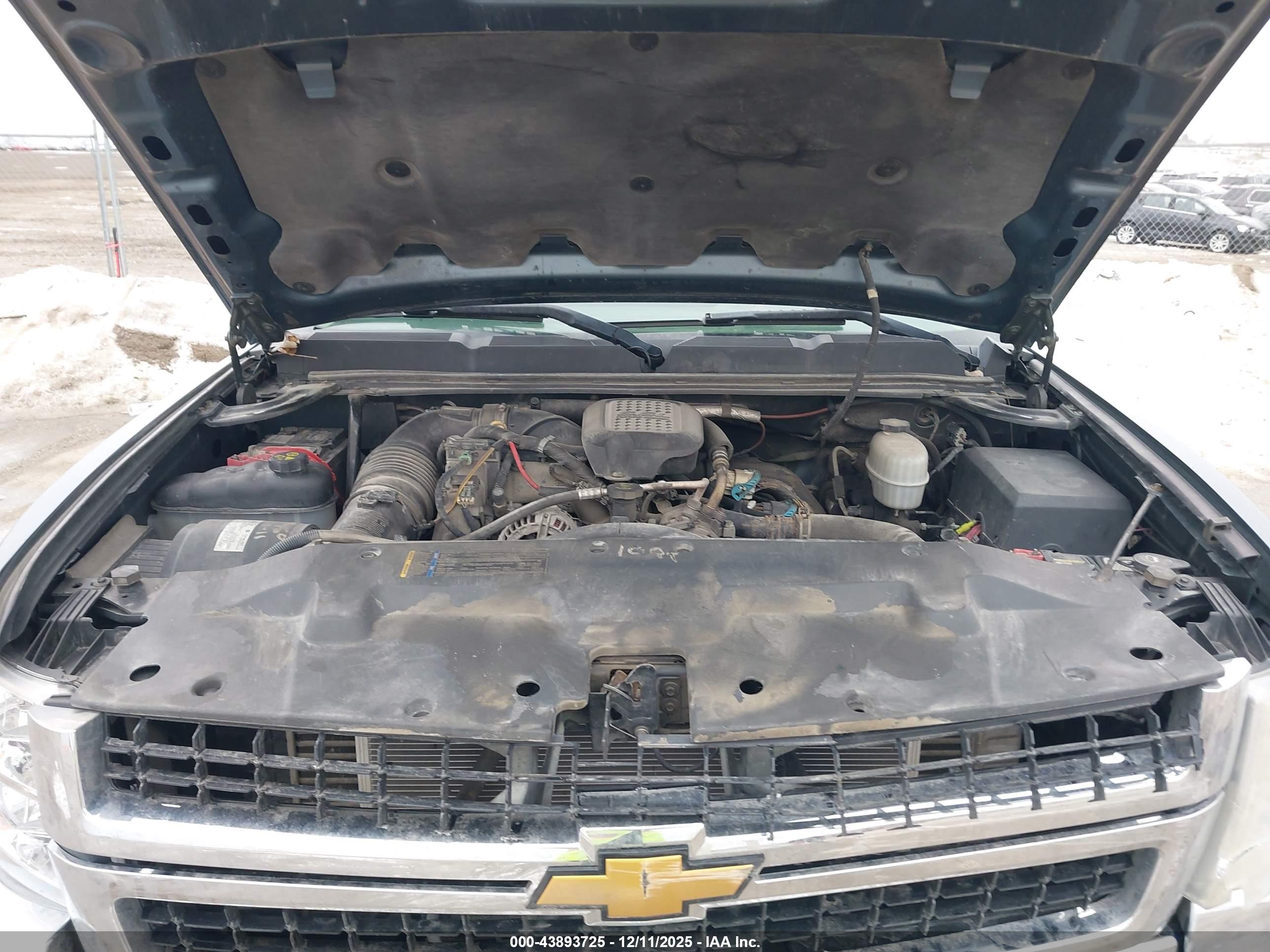 CHEVROLET SILVERADO image 10