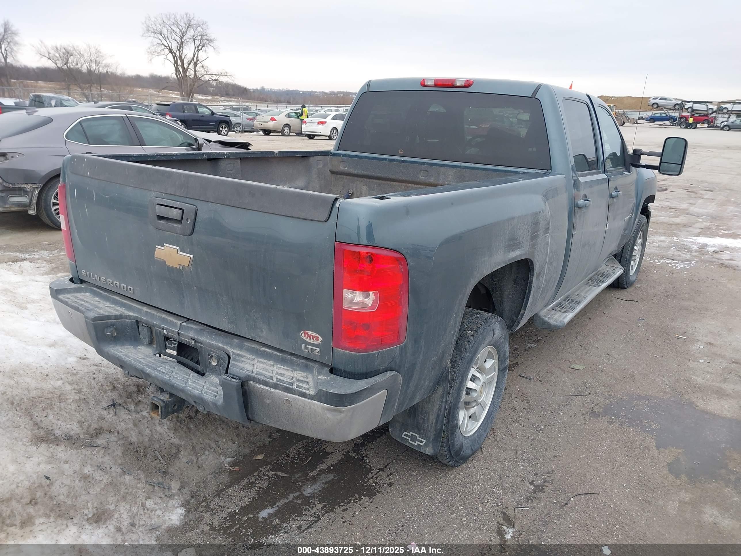 CHEVROLET SILVERADO image 4
