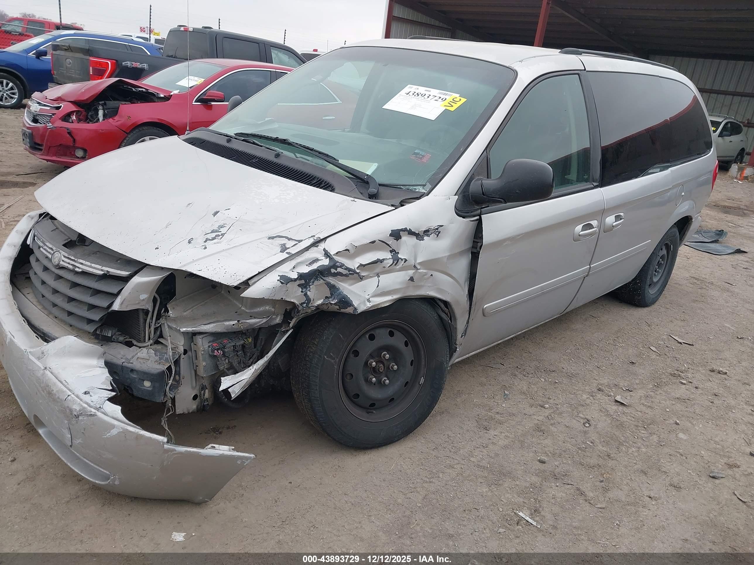 CHRYSLER TOWN image 2