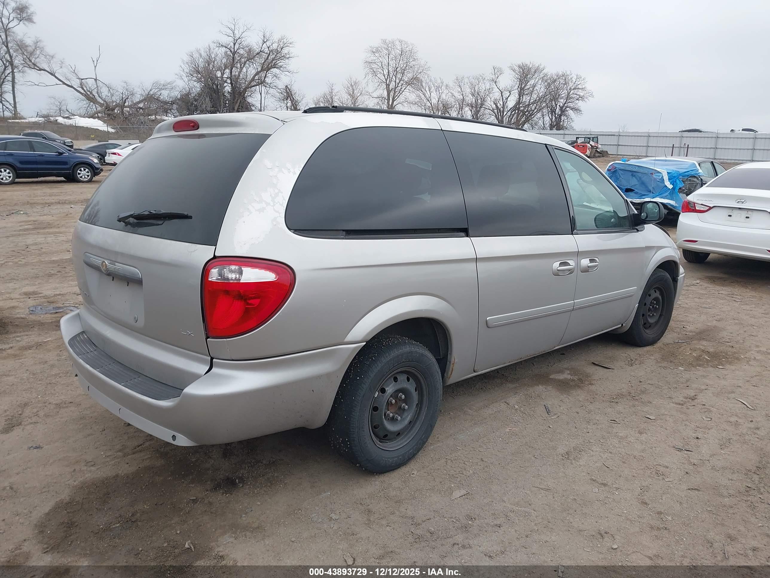 CHRYSLER TOWN image 4