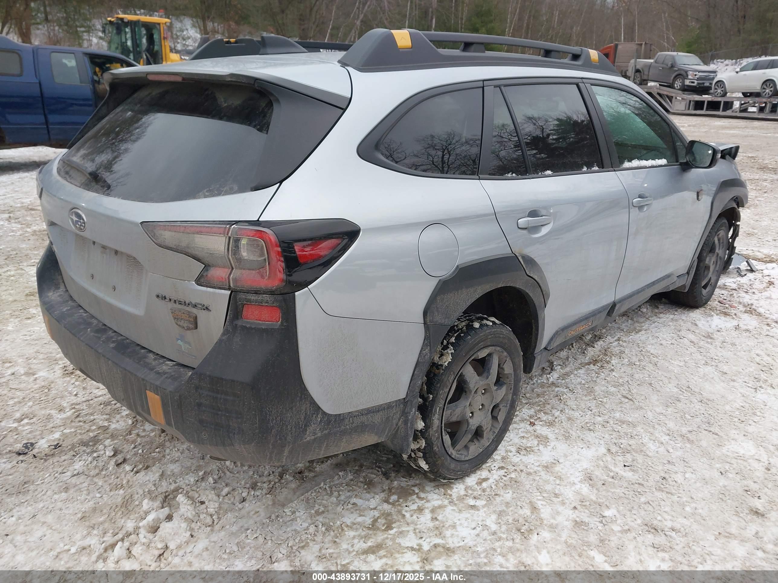 SUBARU OUTBACK image 4