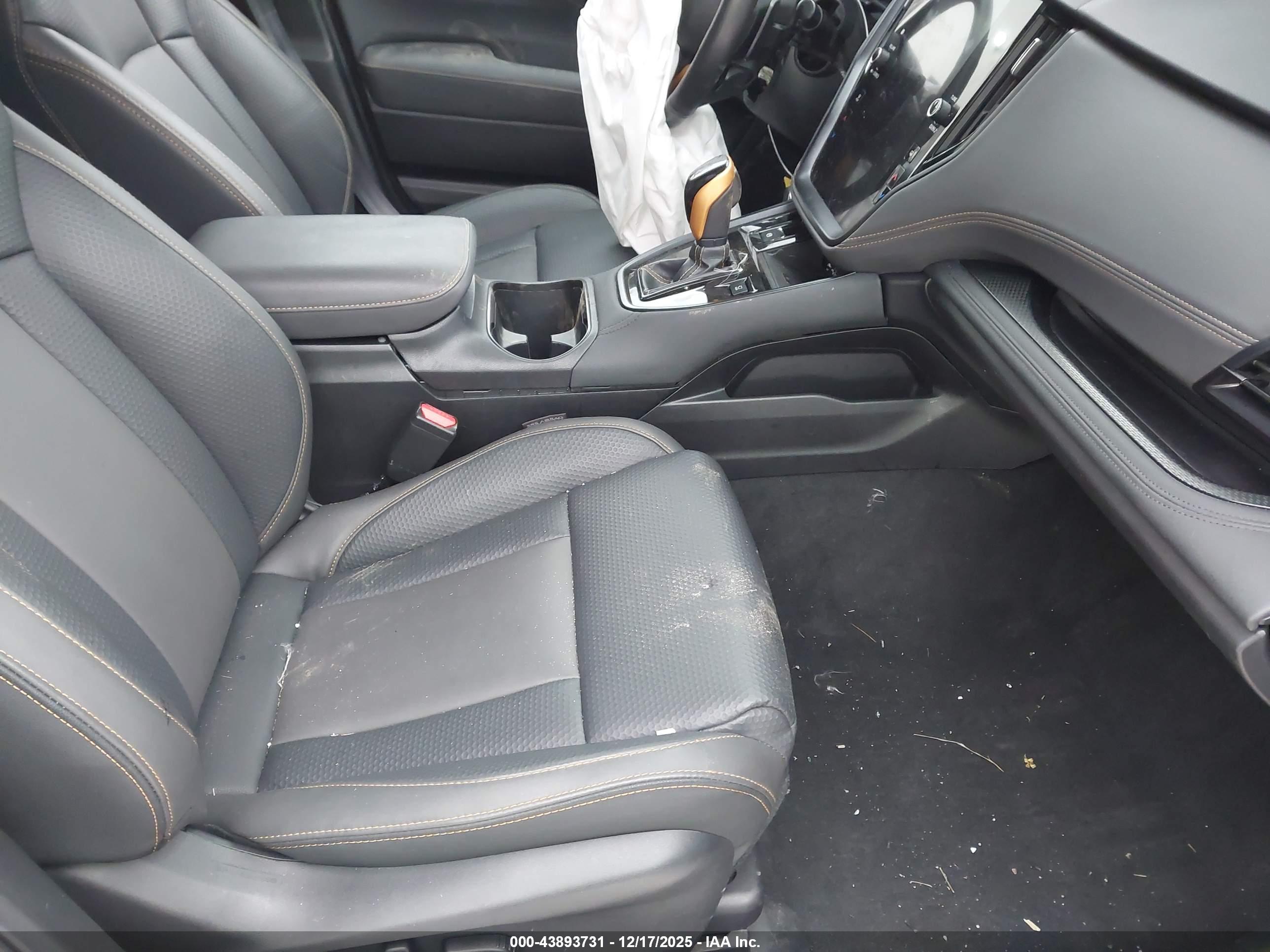 SUBARU OUTBACK image 5