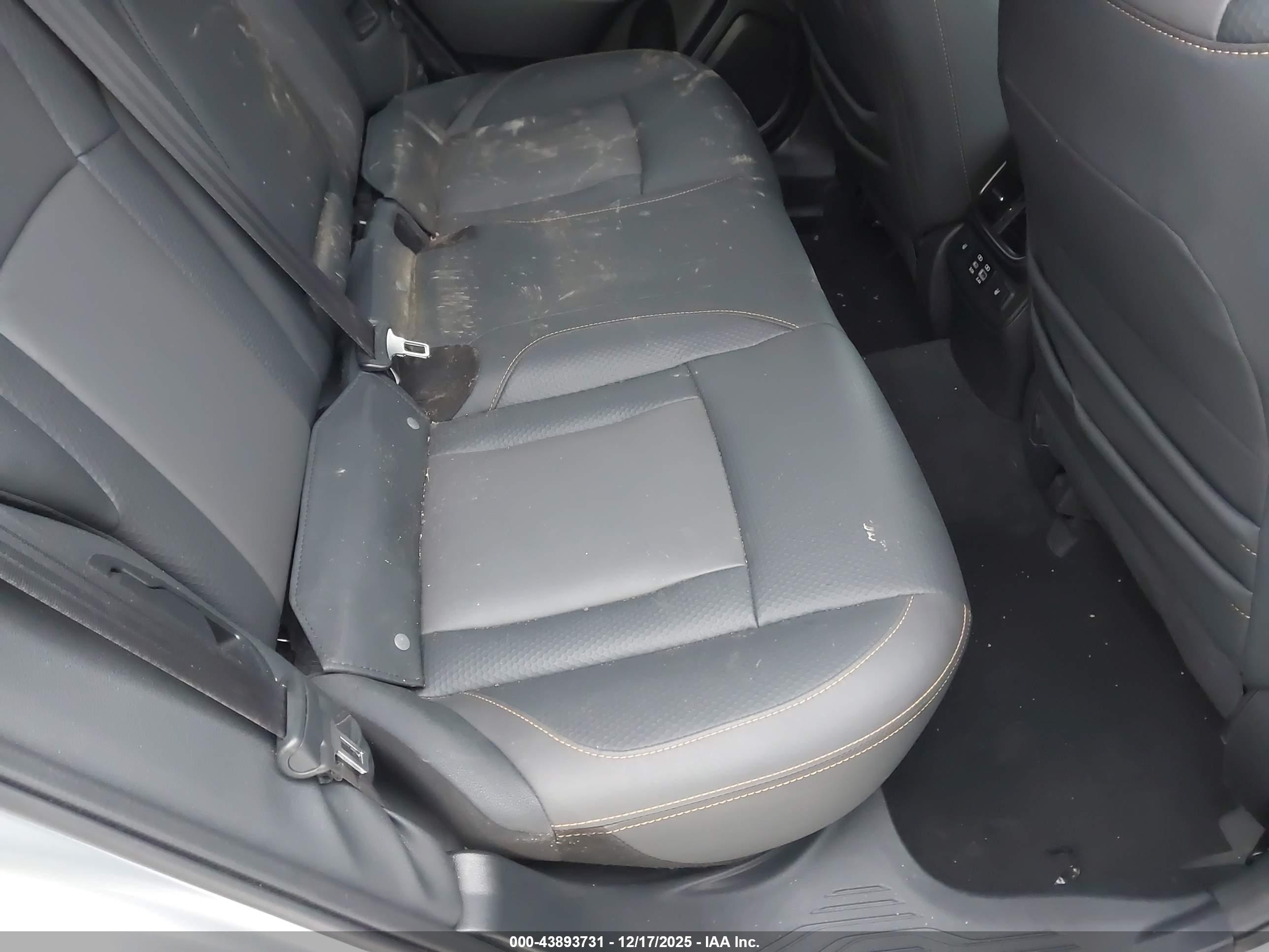 SUBARU OUTBACK image 8