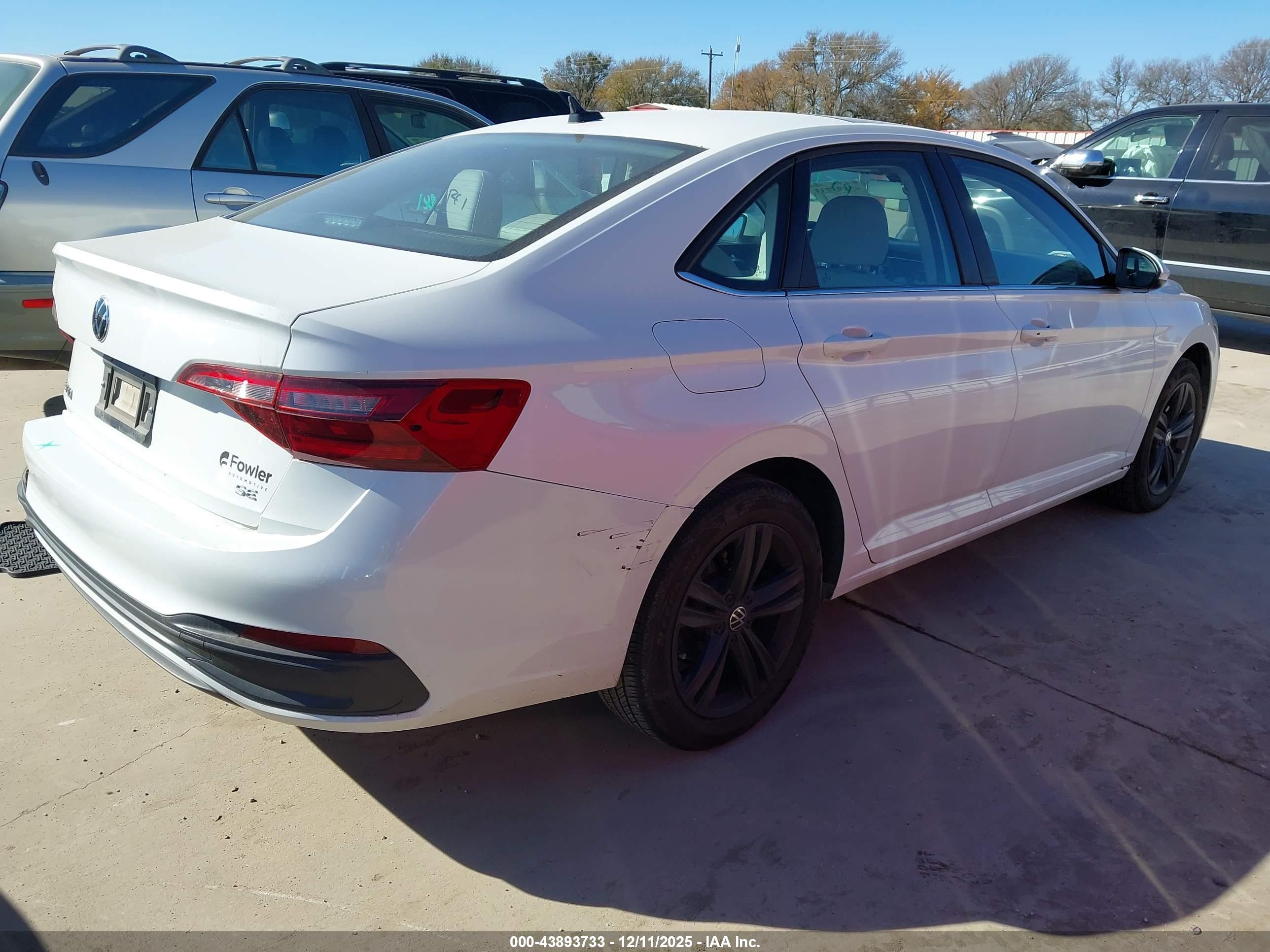 VOLKSWAGEN JETTA image 4